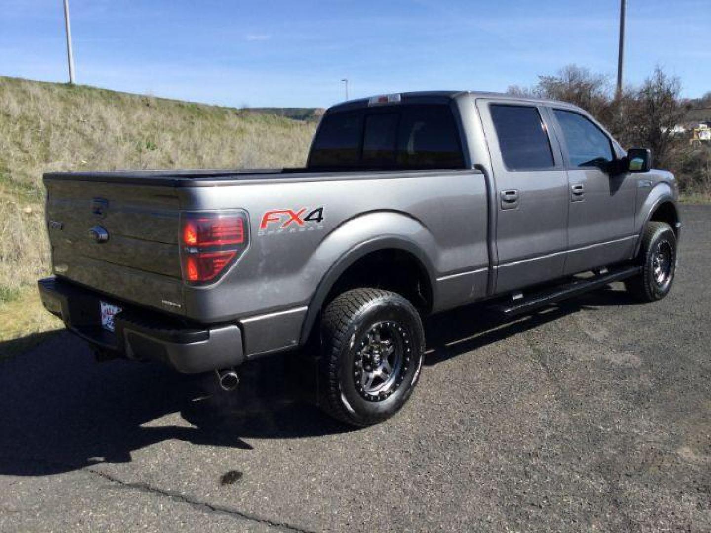 2013 GRAY /BLACK LEATHER Ford F-150 FX4 SuperCrew 6.5-ft. Bed 4WD (1FTFW1EF1DF) with an 5.0L V8 engine, 6-Speed Automatic transmission, located at 1801 Main Street, Lewiston, 83501, (208) 743-9371, 46.417065, -117.004799 - Photo#14