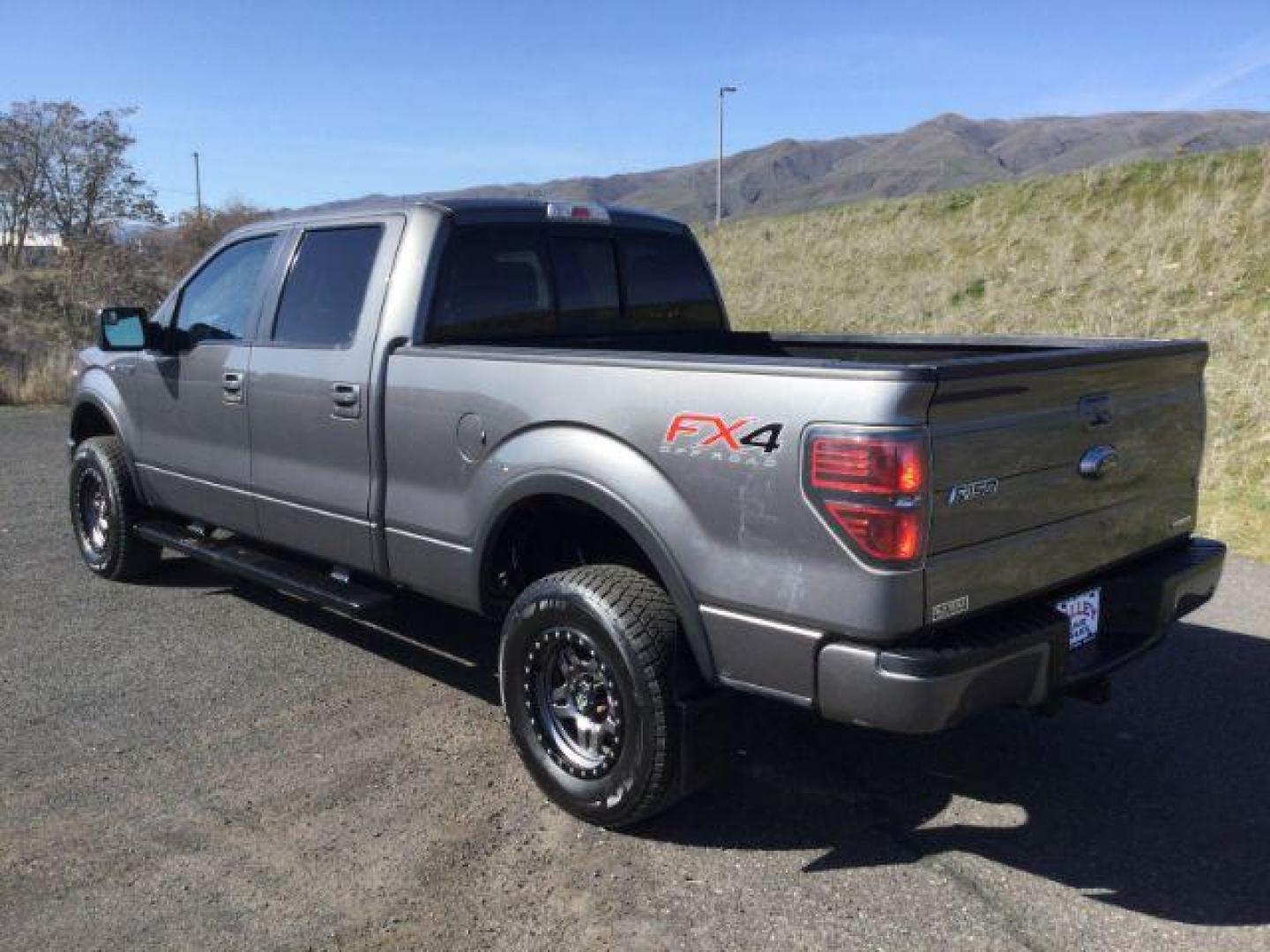 2013 GRAY /BLACK LEATHER Ford F-150 FX4 SuperCrew 6.5-ft. Bed 4WD (1FTFW1EF1DF) with an 5.0L V8 engine, 6-Speed Automatic transmission, located at 1801 Main Street, Lewiston, 83501, (208) 743-9371, 46.417065, -117.004799 - Photo#2