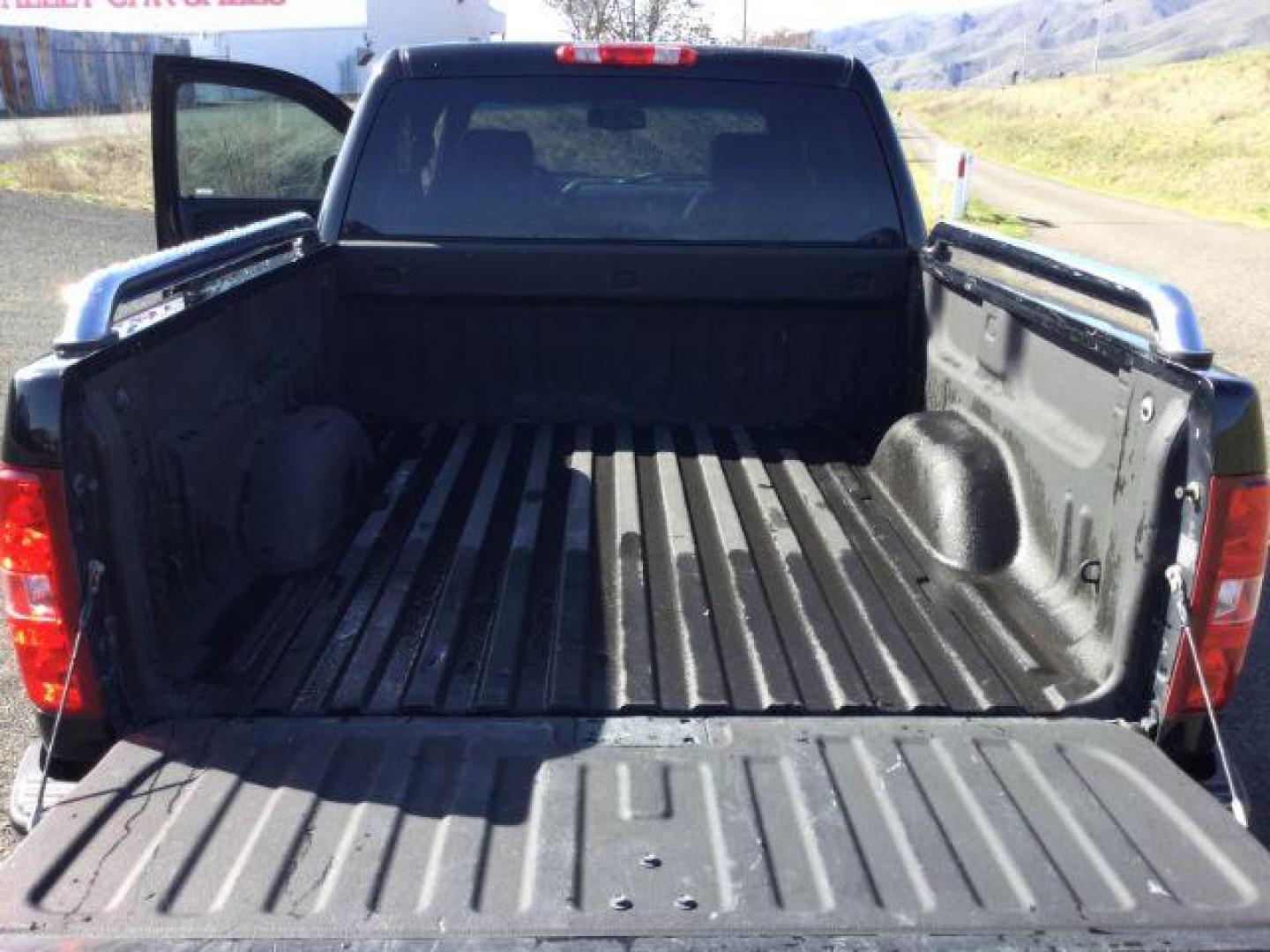 2012 Black /Ebony Leather Interior Chevrolet Silverado 1500 LTZ Crew Cab 4WD (3GCPKTE72CG) with an 5.3L V8 OHV 16V FFV engine, 6-Speed Automatic transmission, located at 1801 Main Street, Lewiston, 83501, (208) 743-9371, 46.417065, -117.004799 - Photo#11