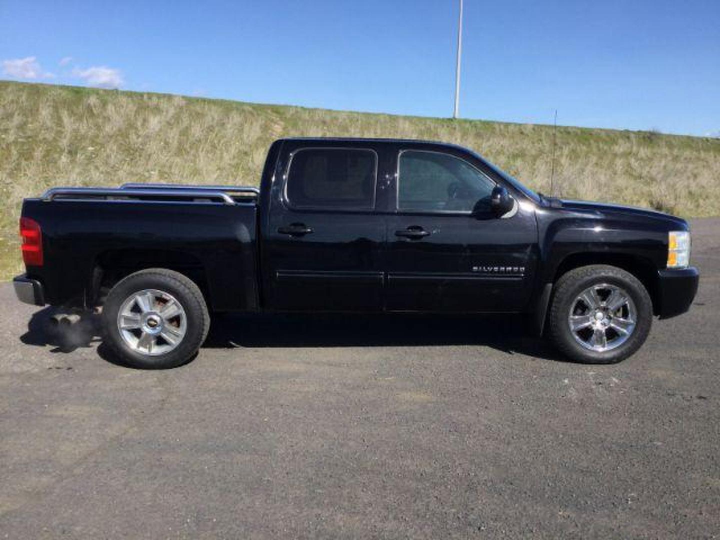 2012 Black /Ebony Leather Interior Chevrolet Silverado 1500 LTZ Crew Cab 4WD (3GCPKTE72CG) with an 5.3L V8 OHV 16V FFV engine, 6-Speed Automatic transmission, located at 1801 Main Street, Lewiston, 83501, (208) 743-9371, 46.417065, -117.004799 - Photo#16