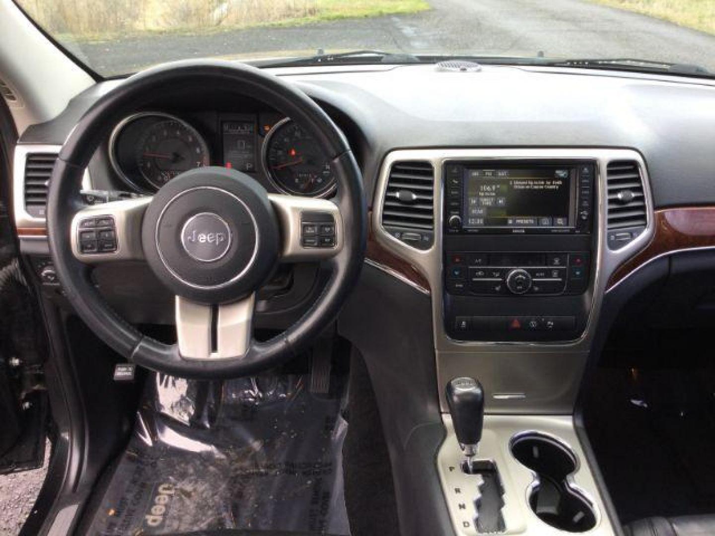 2013 Brilliant Black Crystal Pearl /Black Leather Interior Jeep Grand Cherokee Limited 4WD (1C4RJFBG3DC) with an 3.6L V6 DOHC 24V engine, 5-Speed Automatic transmission, located at 1801 Main Street, Lewiston, 83501, (208) 743-9371, 46.417065, -117.004799 - Photo#11