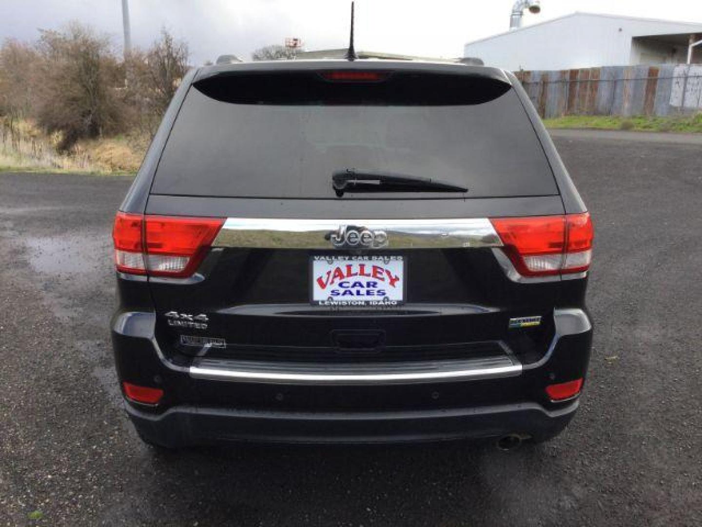 2013 Brilliant Black Crystal Pearl /Black Leather Interior Jeep Grand Cherokee Limited 4WD (1C4RJFBG3DC) with an 3.6L V6 DOHC 24V engine, 5-Speed Automatic transmission, located at 1801 Main Street, Lewiston, 83501, (208) 743-9371, 46.417065, -117.004799 - Photo#15