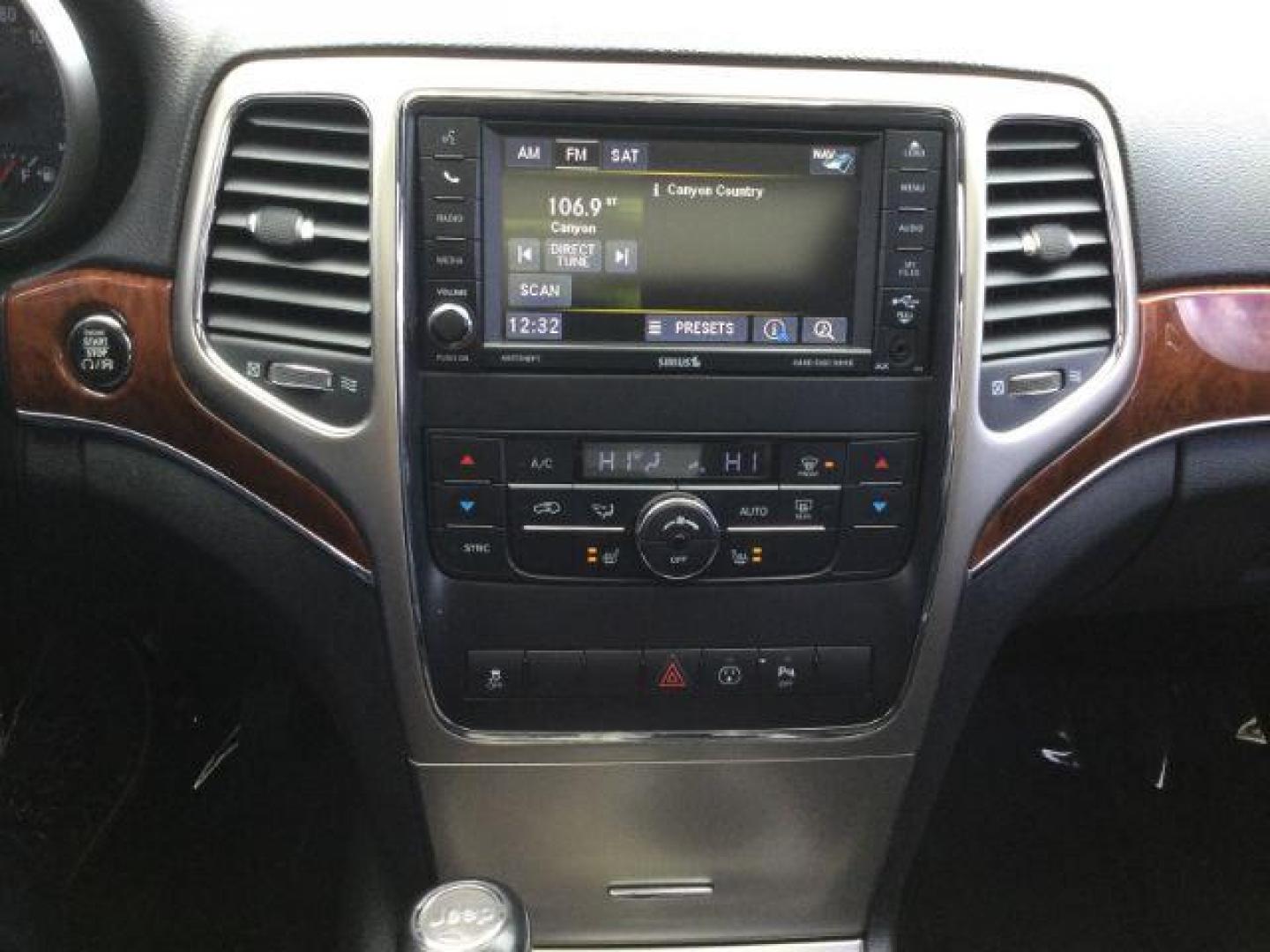 2013 Brilliant Black Crystal Pearl /Black Leather Interior Jeep Grand Cherokee Limited 4WD (1C4RJFBG3DC) with an 3.6L V6 DOHC 24V engine, 5-Speed Automatic transmission, located at 1801 Main Street, Lewiston, 83501, (208) 743-9371, 46.417065, -117.004799 - Photo#6