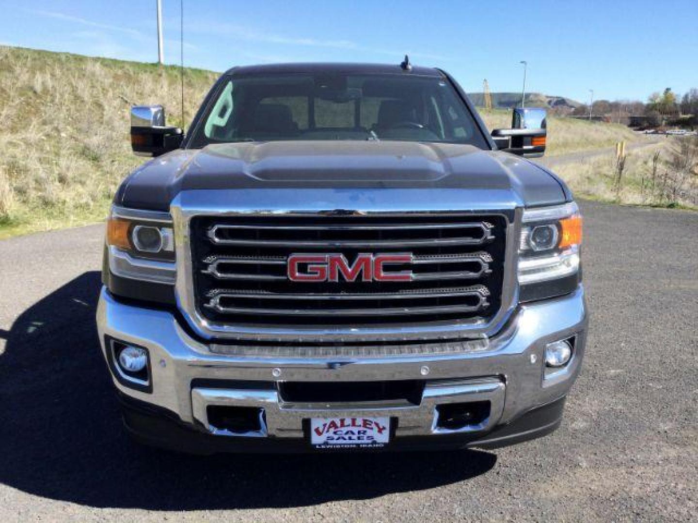 2017 Dark Slate Metallic /Jet Black, leather GMC Sierra 2500HD SLT Crew Cab 4WD (1GT12TEG6HF) with an 6.0L V8 OHV 16V FFV engine, 6-Speed Automatic transmission, located at 1801 Main Street, Lewiston, 83501, (208) 743-9371, 46.417065, -117.004799 - Photo#12