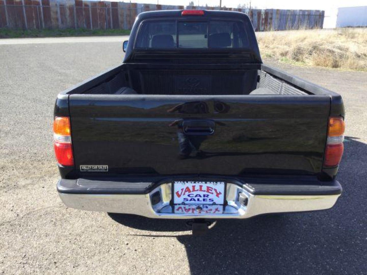 2002 Black Sand Pearl /GRAY CLOTH Toyota Tacoma Xtracab V6 4WD (5TEWN72N42Z) with an 3.4L V6 DOHC 24V engine, 5-Speed Manual transmission, located at 1801 Main Street, Lewiston, 83501, (208) 743-9371, 46.417065, -117.004799 - Photo#10