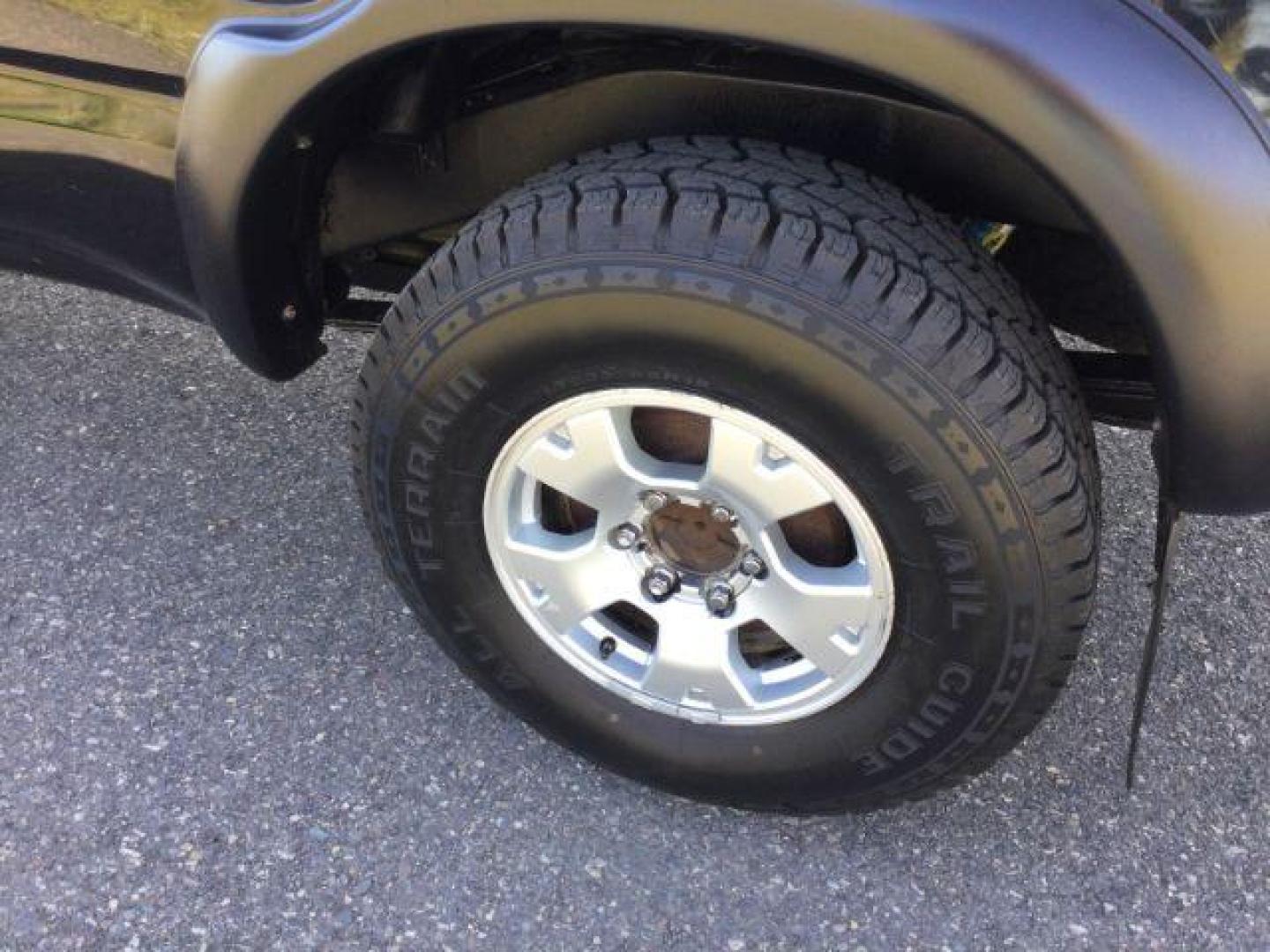 2002 Black Sand Pearl /GRAY CLOTH Toyota Tacoma Xtracab V6 4WD (5TEWN72N42Z) with an 3.4L V6 DOHC 24V engine, 5-Speed Manual transmission, located at 1801 Main Street, Lewiston, 83501, (208) 743-9371, 46.417065, -117.004799 - Photo#14