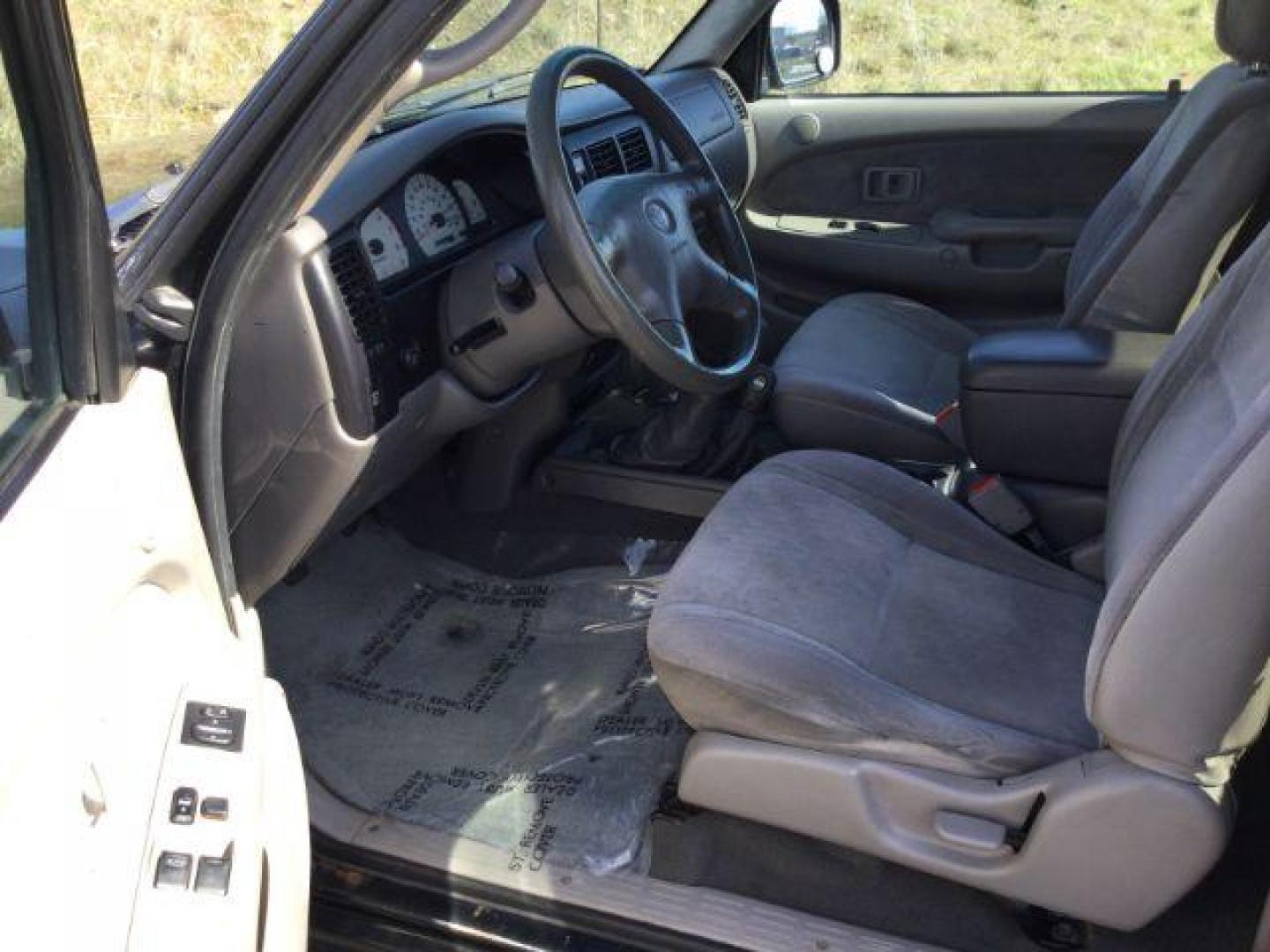 2002 Black Sand Pearl /GRAY CLOTH Toyota Tacoma Xtracab V6 4WD (5TEWN72N42Z) with an 3.4L V6 DOHC 24V engine, 5-Speed Manual transmission, located at 1801 Main Street, Lewiston, 83501, (208) 743-9371, 46.417065, -117.004799 - Photo#3