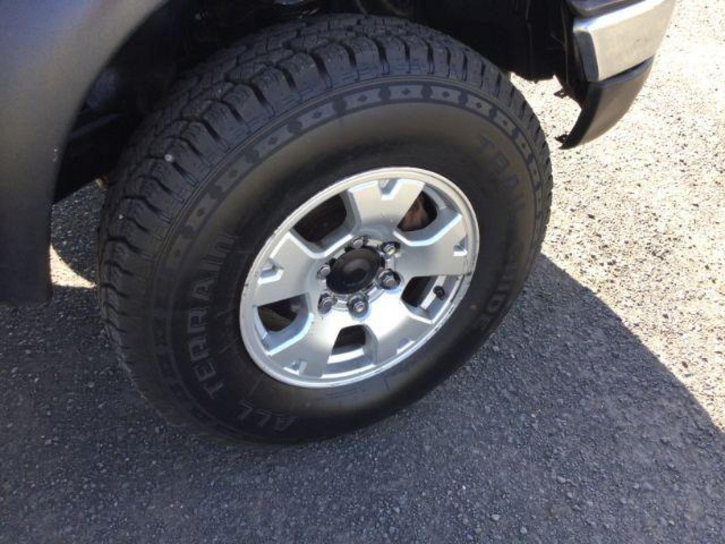 2002 Black Sand Pearl /GRAY CLOTH Toyota Tacoma Xtracab V6 4WD (5TEWN72N42Z) with an 3.4L V6 DOHC 24V engine, 5-Speed Manual transmission, located at 1801 Main Street, Lewiston, 83501, (208) 743-9371, 46.417065, -117.004799 - Photo#8