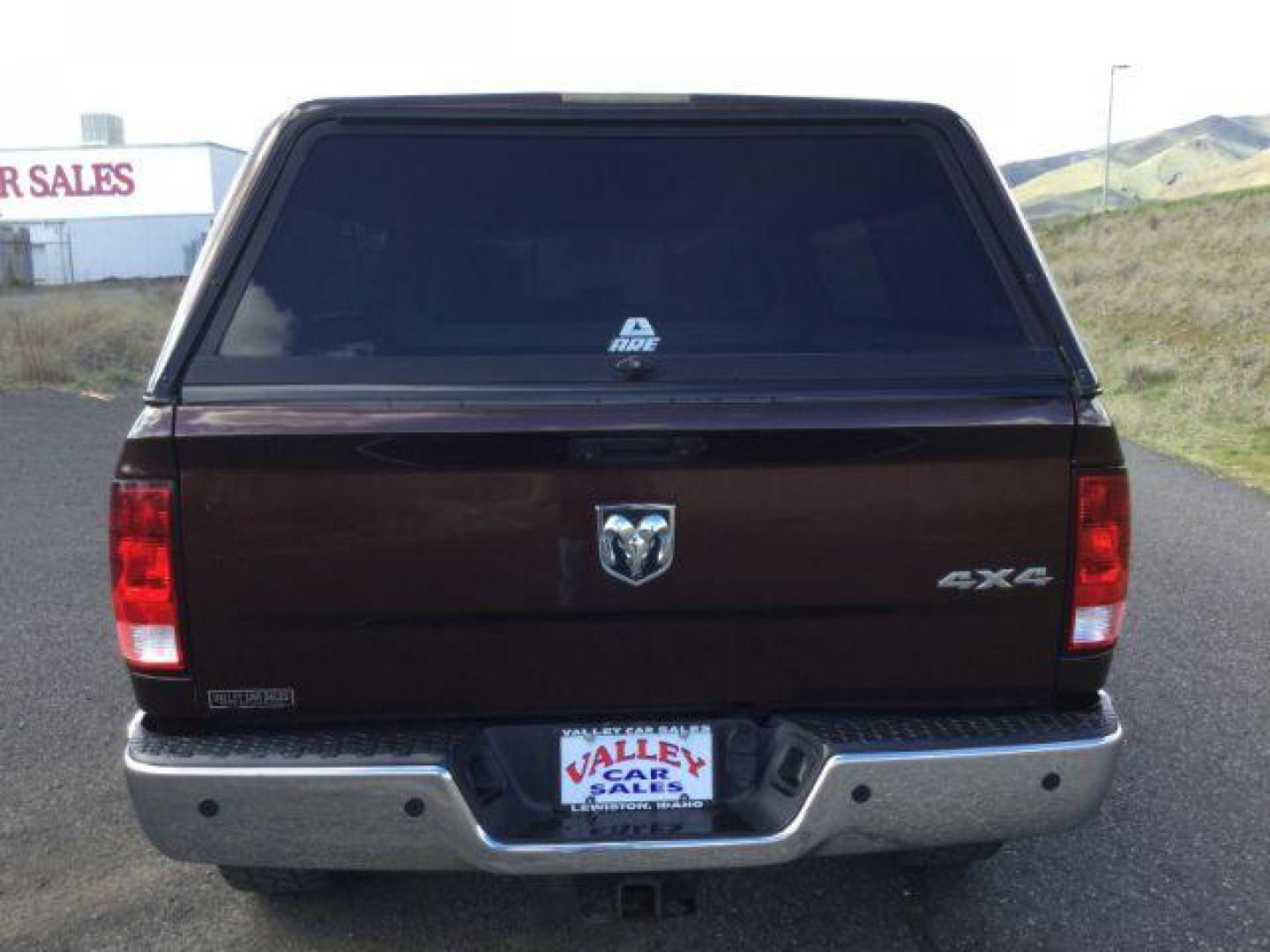 2015 Western Brown /GRAY CLOTH RAM 2500 Tradesman Crew Cab LWB 4WD (3C6UR5HL0FG) with an 6.7L L6 OHV 24V TURBO DIESEL engine, 6-Speed Manual Transmission transmission, located at 1801 Main Street, Lewiston, 83501, (208) 743-9371, 46.417065, -117.004799 - Photo#17