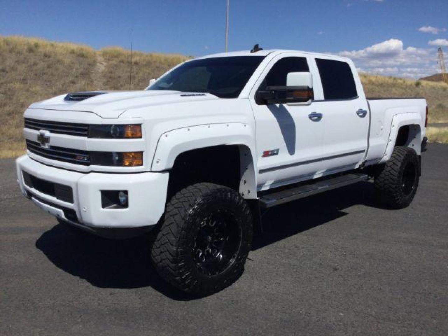 2019 Summit White /Jet Black, leather Chevrolet Silverado 2500HD LTZ Crew Cab Short Box 4WD (1GC1KTEYXKF) with an 6.6L V8 OHV 16V DIESEL engine, 6-Speed Automatic transmission, located at 1801 Main Street, Lewiston, 83501, (208) 743-9371, 46.417065, -117.004799 - Photo#0