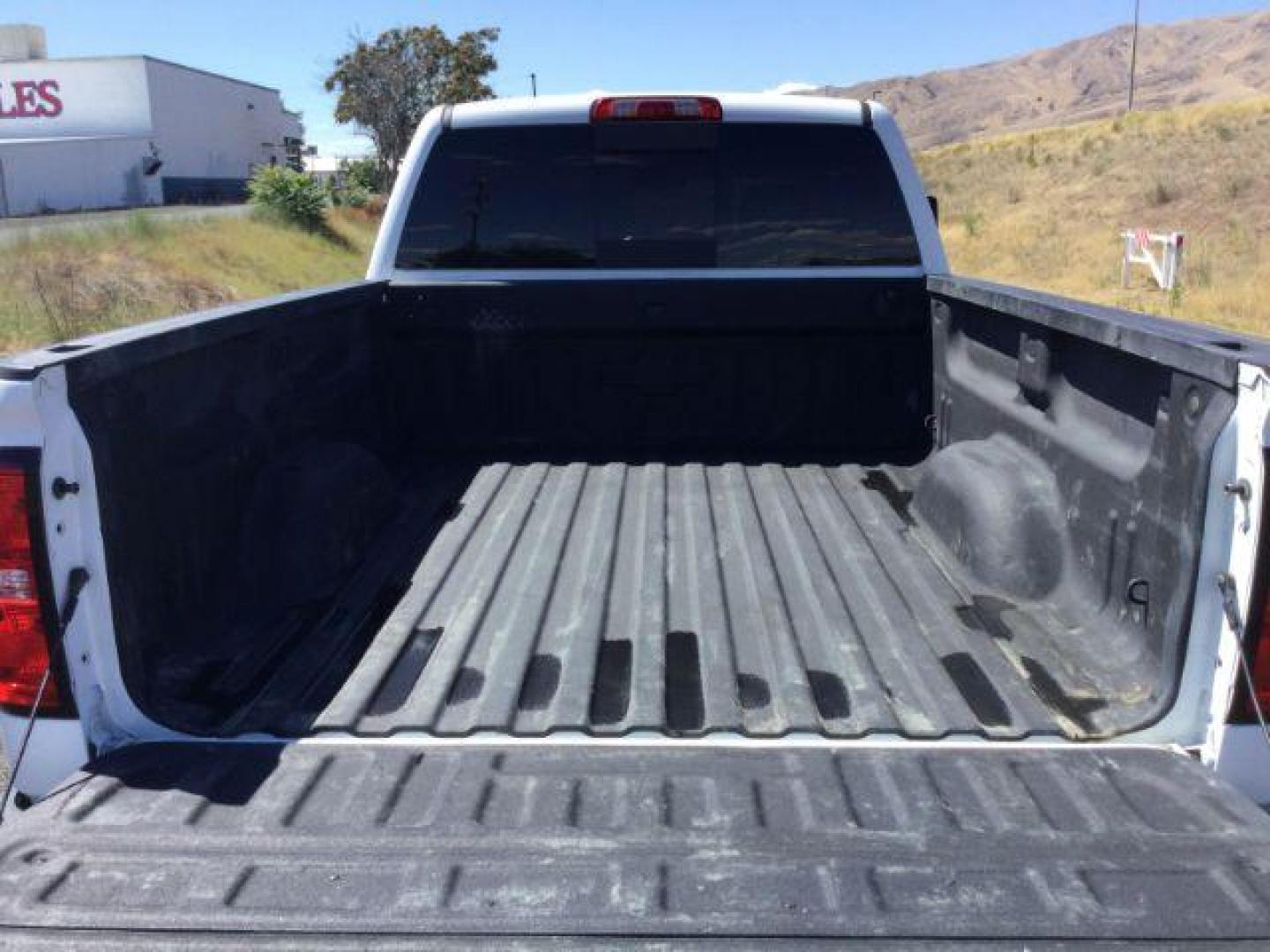 2019 Summit White /Jet Black, leather Chevrolet Silverado 2500HD LTZ Crew Cab Short Box 4WD (1GC1KTEYXKF) with an 6.6L V8 OHV 16V DIESEL engine, 6-Speed Automatic transmission, located at 1801 Main Street, Lewiston, 83501, (208) 743-9371, 46.417065, -117.004799 - Photo#7