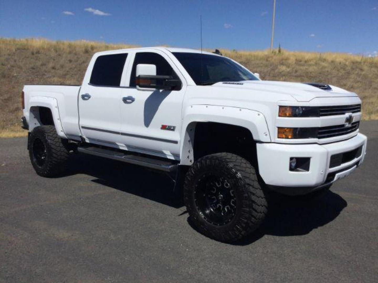 2019 Summit White /Jet Black, leather Chevrolet Silverado 2500HD LTZ Crew Cab Short Box 4WD (1GC1KTEYXKF) with an 6.6L V8 OHV 16V DIESEL engine, 6-Speed Automatic transmission, located at 1801 Main Street, Lewiston, 83501, (208) 743-9371, 46.417065, -117.004799 - Photo#13