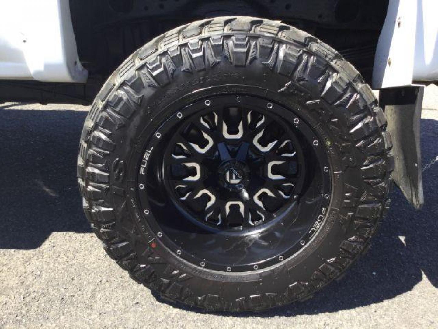 2019 Summit White /Jet Black, leather Chevrolet Silverado 2500HD LTZ Crew Cab Short Box 4WD (1GC1KTEYXKF) with an 6.6L V8 OHV 16V DIESEL engine, 6-Speed Automatic transmission, located at 1801 Main Street, Lewiston, 83501, (208) 743-9371, 46.417065, -117.004799 - Photo#19