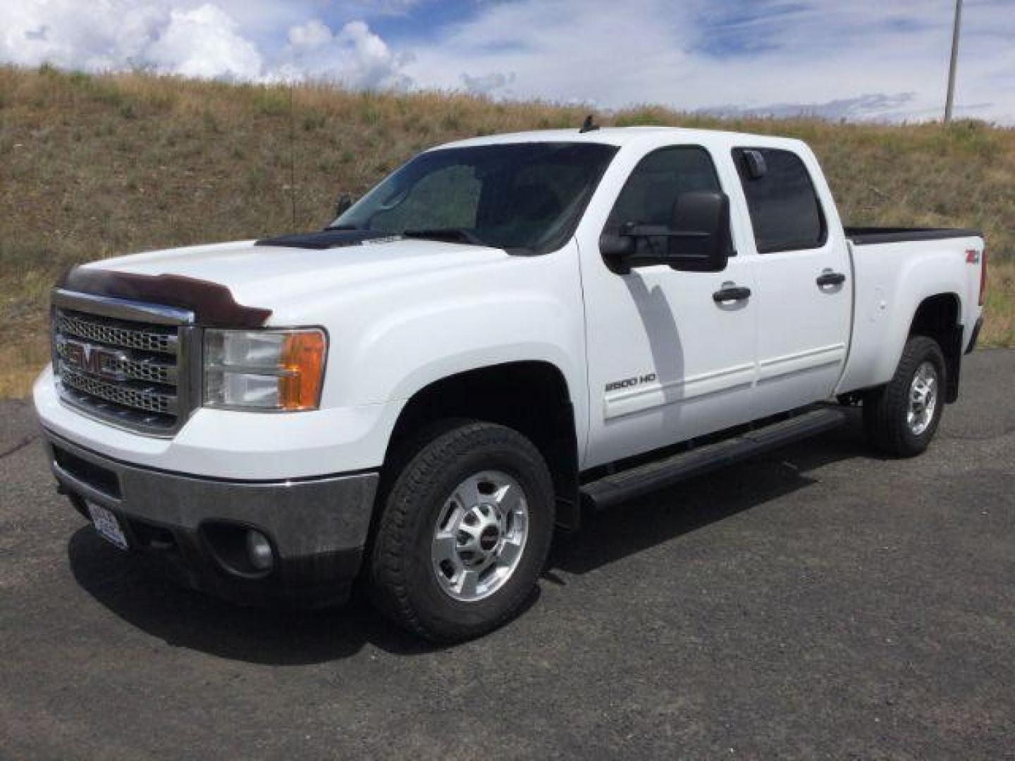 2013 Summit White /Ebony Cloth Interior GMC Sierra 2500HD SLE Crew Cab 4WD (1GT120EG9DF) with an 6.0L V8 OHV 16V FFV engine, 6-Speed Automatic transmission, located at 1801 Main Street, Lewiston, 83501, (208) 743-9371, 46.417065, -117.004799 - Photo#0