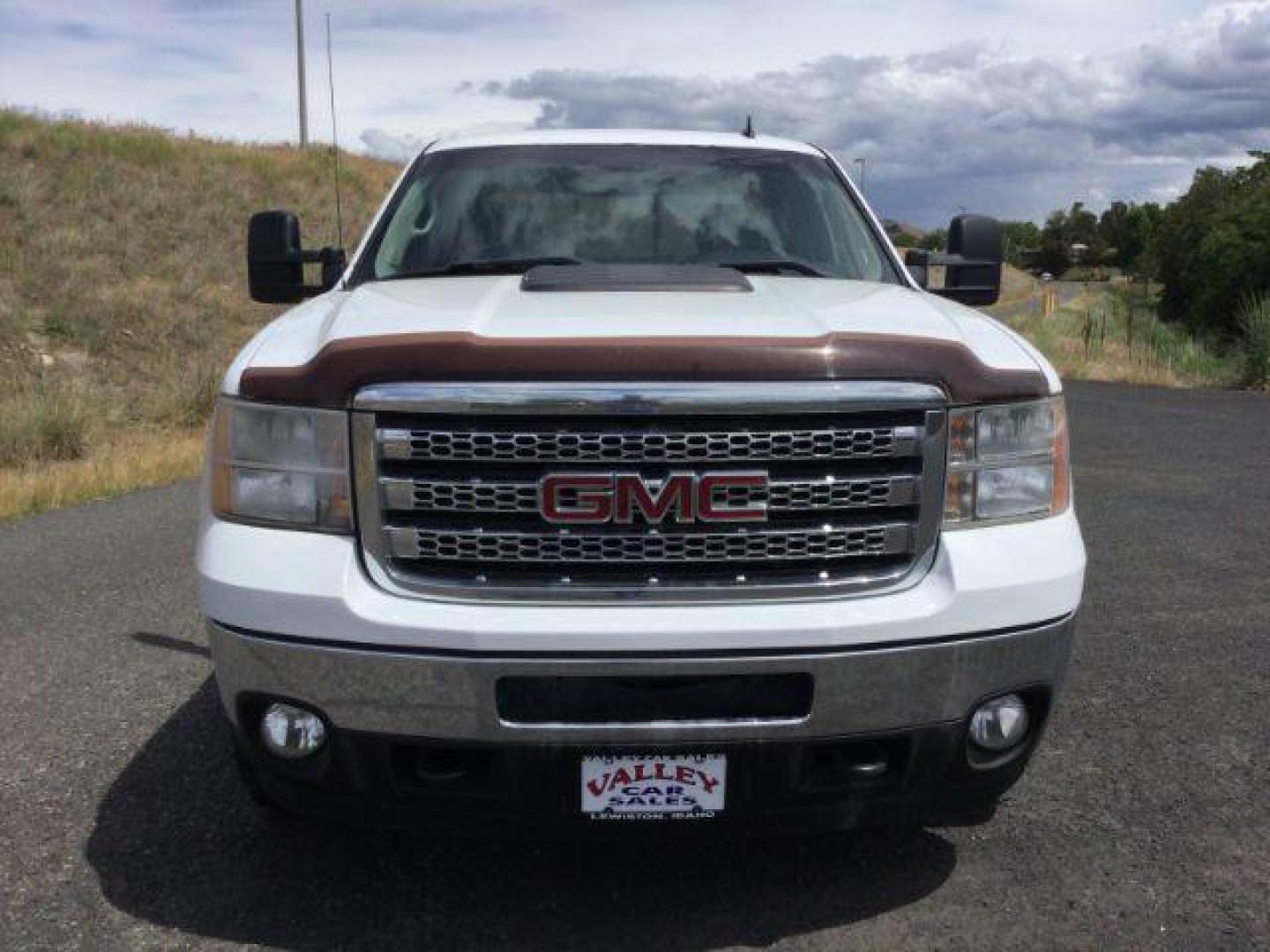 2013 Summit White /Ebony Cloth Interior GMC Sierra 2500HD SLE Crew Cab 4WD (1GT120EG9DF) with an 6.0L V8 OHV 16V FFV engine, 6-Speed Automatic transmission, located at 1801 Main Street, Lewiston, 83501, (208) 743-9371, 46.417065, -117.004799 - Photo#7