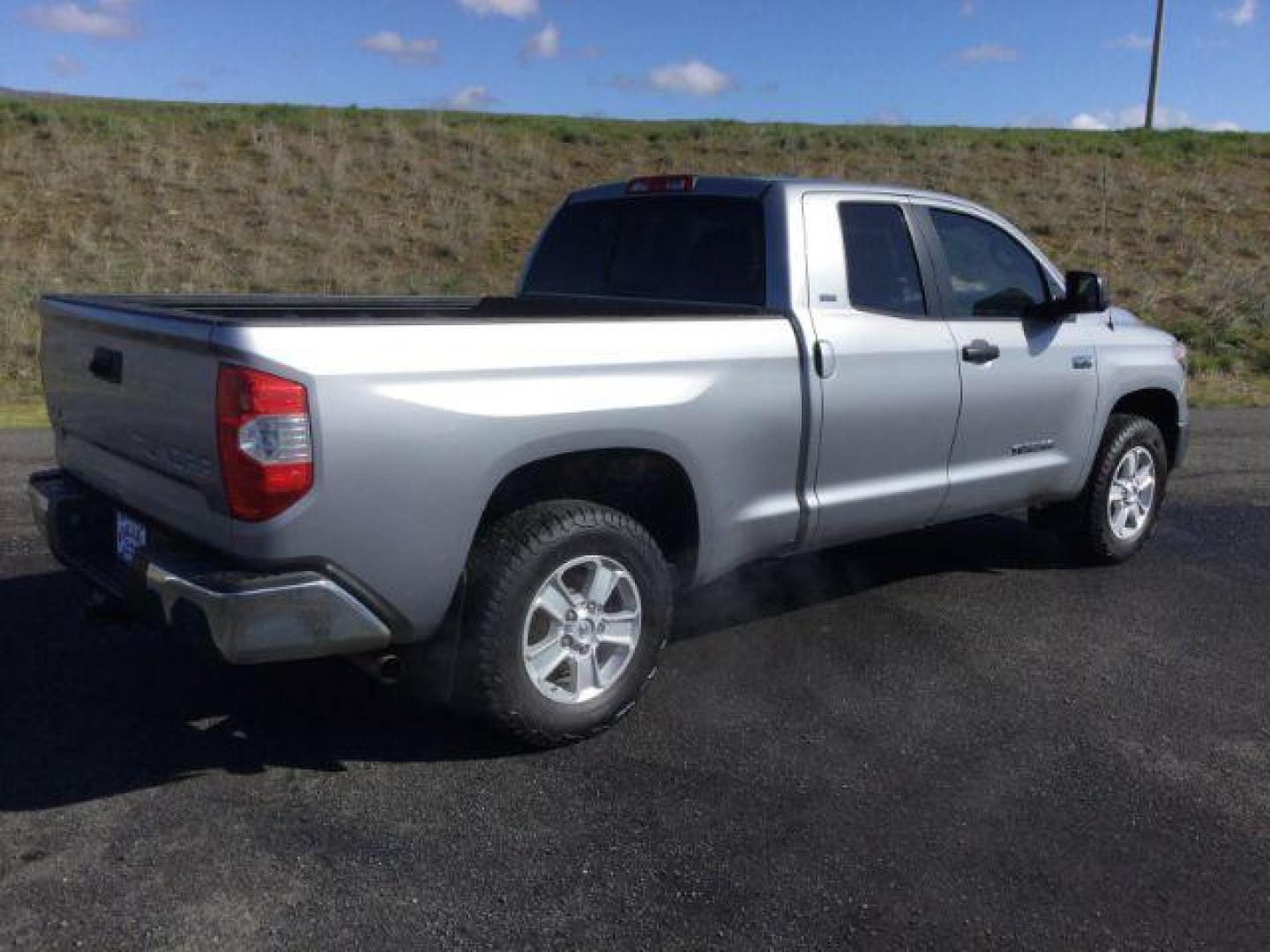 2018 Silver Sky Metallic /Black, cloth Toyota Tundra SR5 5.7L V8 Double Cab 4WD (5TFUY5F18JX) with an 5.7L V8 DOHC 32V engine, 6-Speed Automatic transmission, located at 1801 Main Street, Lewiston, 83501, (208) 743-9371, 46.417065, -117.004799 - Photo#11