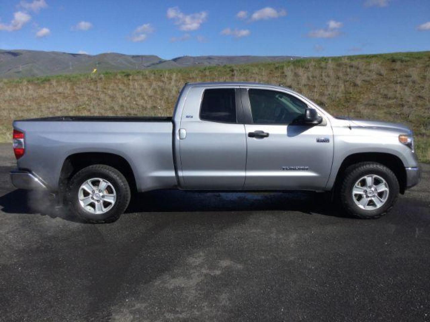 2018 Silver Sky Metallic /Black, cloth Toyota Tundra SR5 5.7L V8 Double Cab 4WD (5TFUY5F18JX) with an 5.7L V8 DOHC 32V engine, 6-Speed Automatic transmission, located at 1801 Main Street, Lewiston, 83501, (208) 743-9371, 46.417065, -117.004799 - Photo#12