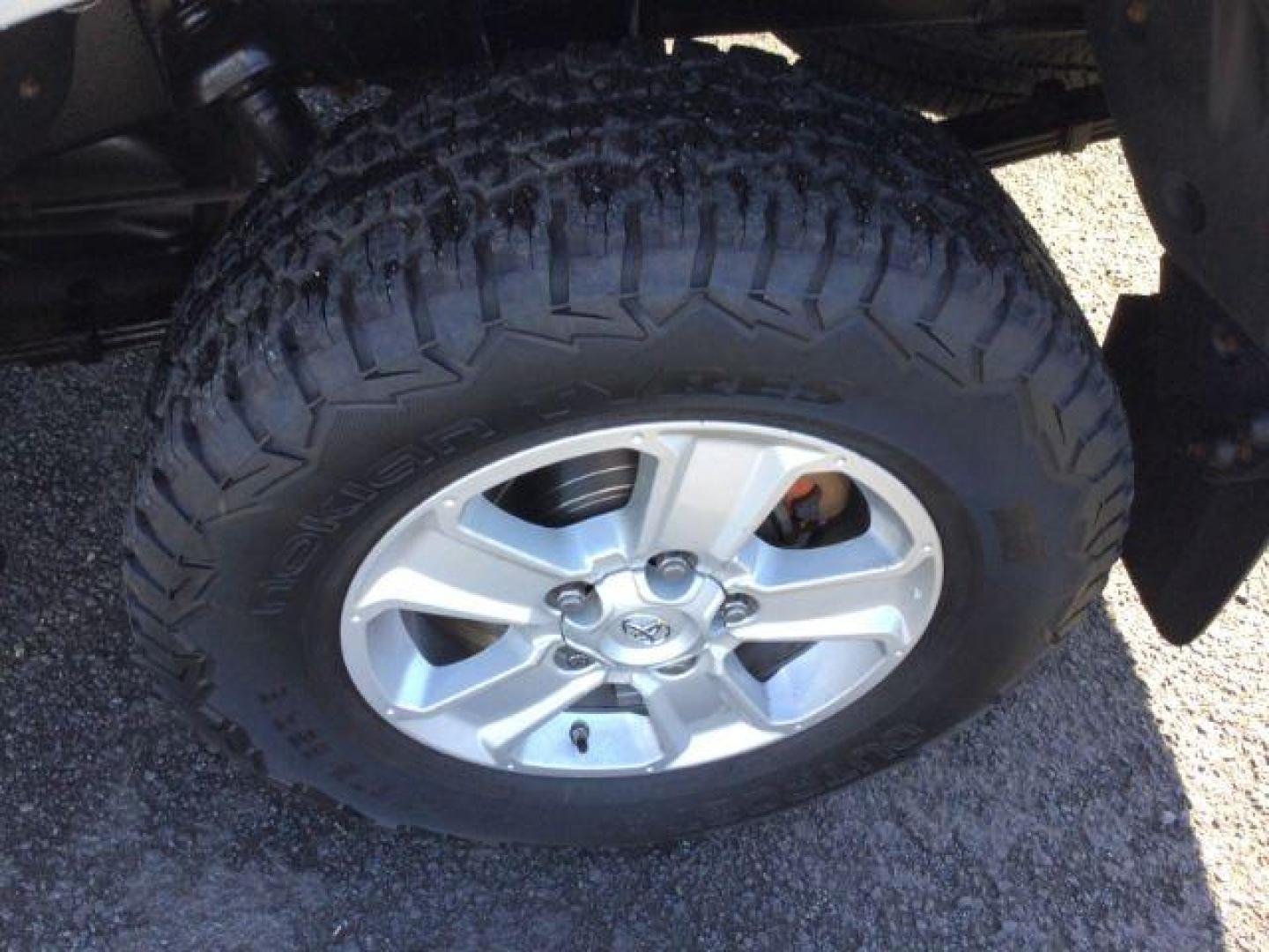 2018 Silver Sky Metallic /Black, cloth Toyota Tundra SR5 5.7L V8 Double Cab 4WD (5TFUY5F18JX) with an 5.7L V8 DOHC 32V engine, 6-Speed Automatic transmission, located at 1801 Main Street, Lewiston, 83501, (208) 743-9371, 46.417065, -117.004799 - Photo#21