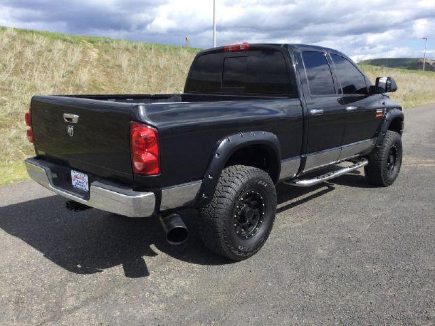 2008 BLACK /Gray Cloth RAM 2500 Quad Cab SXT (3D7KS28A68G) with an 6.7L I6 T-Diesel engine, automatic transmission, located at 1801 Main Street, Lewiston, 83501, (208) 743-9371, 46.417065, -117.004799 - Photo#11