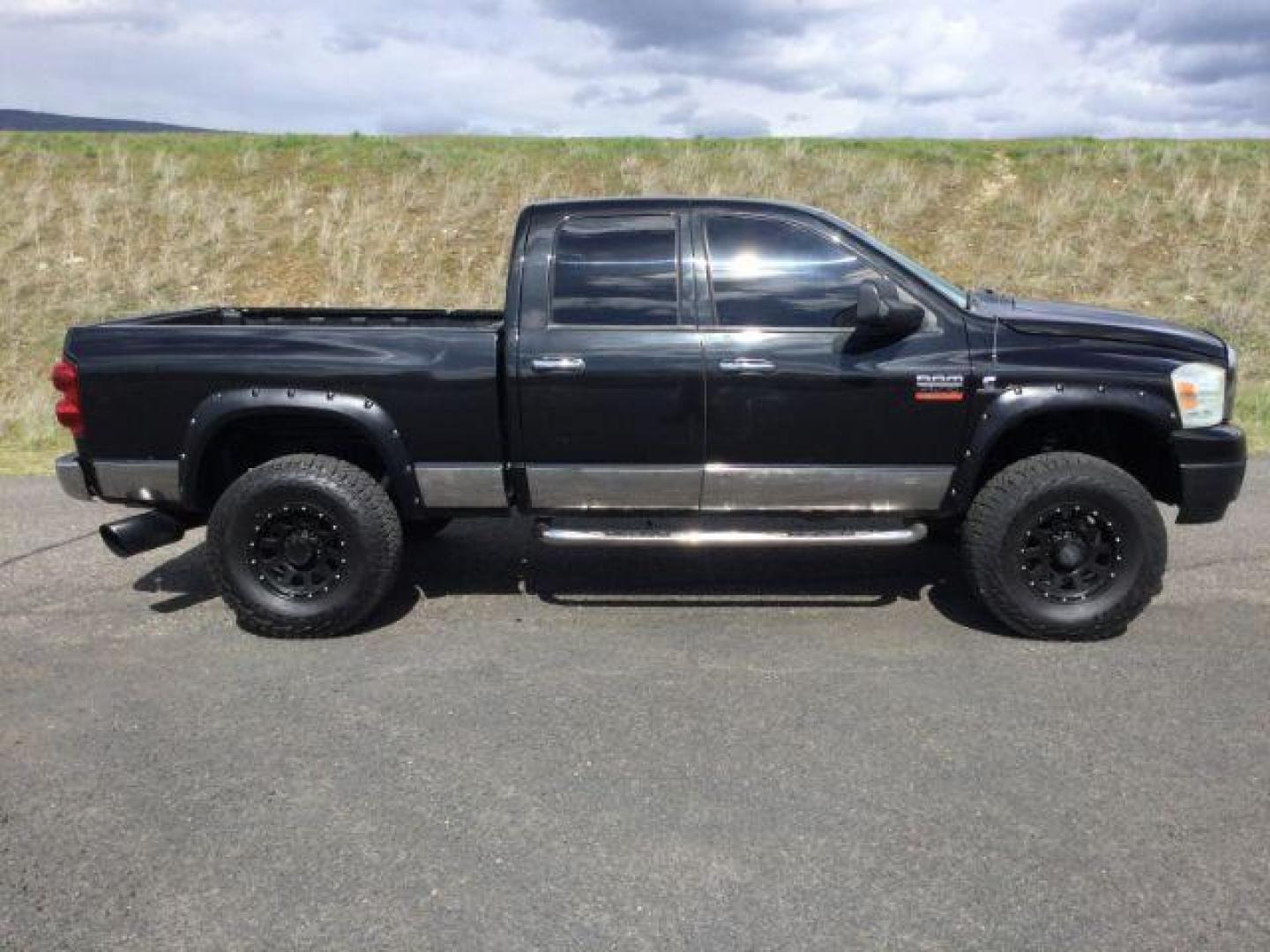 2008 BLACK /Gray Cloth RAM 2500 Quad Cab SXT (3D7KS28A68G) with an 6.7L I6 T-Diesel engine, automatic transmission, located at 1801 Main Street, Lewiston, 83501, (208) 743-9371, 46.417065, -117.004799 - Photo#12