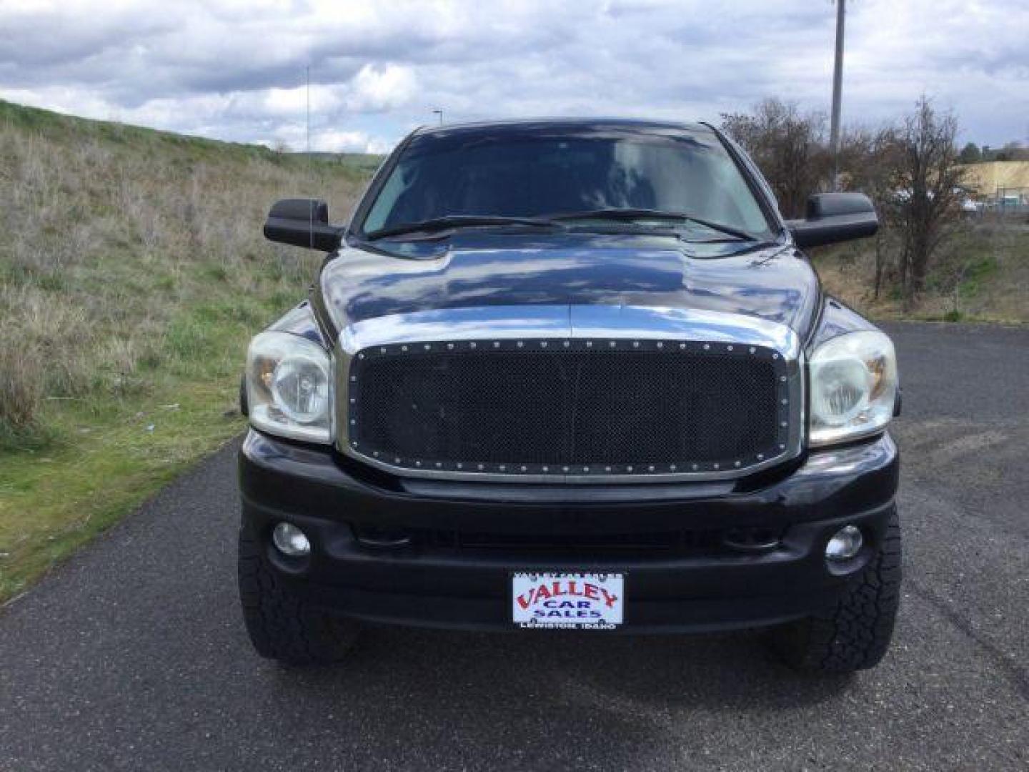 2008 BLACK /Gray Cloth RAM 2500 Quad Cab SXT (3D7KS28A68G) with an 6.7L I6 T-Diesel engine, automatic transmission, located at 1801 Main Street, Lewiston, 83501, (208) 743-9371, 46.417065, -117.004799 - Photo#16