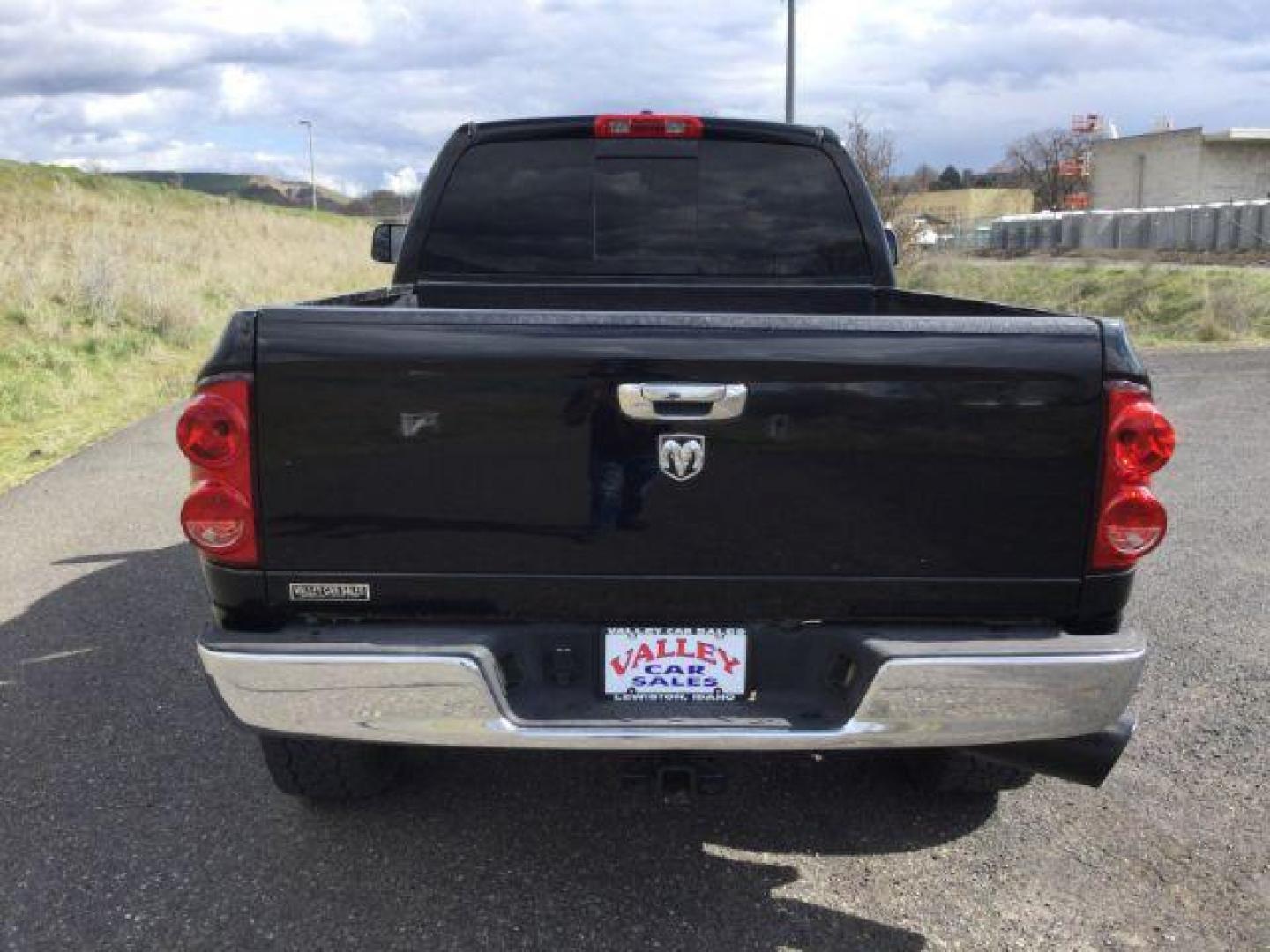 2008 BLACK /Gray Cloth RAM 2500 Quad Cab SXT (3D7KS28A68G) with an 6.7L I6 T-Diesel engine, automatic transmission, located at 1801 Main Street, Lewiston, 83501, (208) 743-9371, 46.417065, -117.004799 - Photo#6