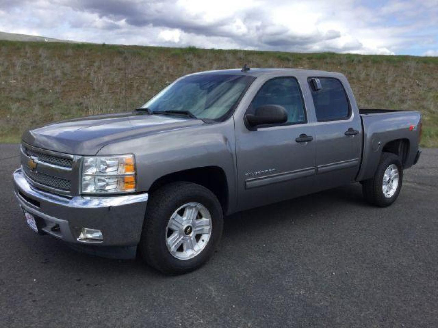 2013 Graystone Metallic /Light Titanium/Dark Titanium Cloth Interior Chevrolet Silverado 1500 LT Crew Cab 4WD (3GCPKSE79DG) with an 5.3L V8 OHV 16V FFV engine, 6-Speed Automatic transmission, located at 1801 Main Street, Lewiston, 83501, (208) 743-9371, 46.417065, -117.004799 - Photo#0