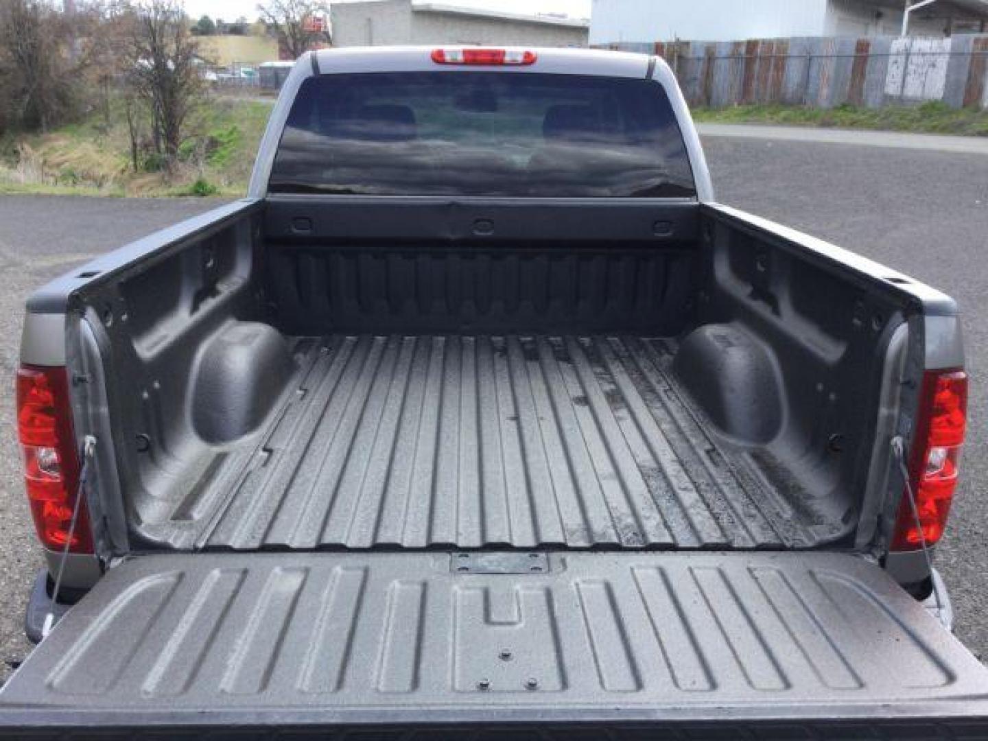 2013 Graystone Metallic /Light Titanium/Dark Titanium Cloth Interior Chevrolet Silverado 1500 LT Crew Cab 4WD (3GCPKSE79DG) with an 5.3L V8 OHV 16V FFV engine, 6-Speed Automatic transmission, located at 1801 Main Street, Lewiston, 83501, (208) 743-9371, 46.417065, -117.004799 - Photo#11