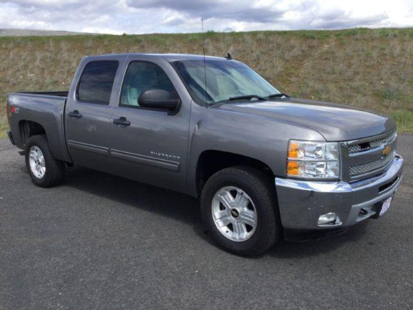 2013 Graystone Metallic /Light Titanium/Dark Titanium Cloth Interior Chevrolet Silverado 1500 LT Crew Cab 4WD (3GCPKSE79DG) with an 5.3L V8 OHV 16V FFV engine, 6-Speed Automatic transmission, located at 1801 Main Street, Lewiston, 83501, (208) 743-9371, 46.417065, -117.004799 - Photo#15