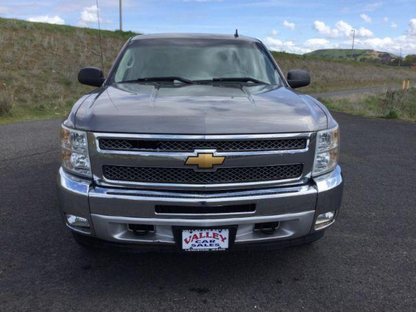 2013 Graystone Metallic /Light Titanium/Dark Titanium Cloth Interior Chevrolet Silverado 1500 LT Crew Cab 4WD (3GCPKSE79DG) with an 5.3L V8 OHV 16V FFV engine, 6-Speed Automatic transmission, located at 1801 Main Street, Lewiston, 83501, (208) 743-9371, 46.417065, -117.004799 - Photo#7