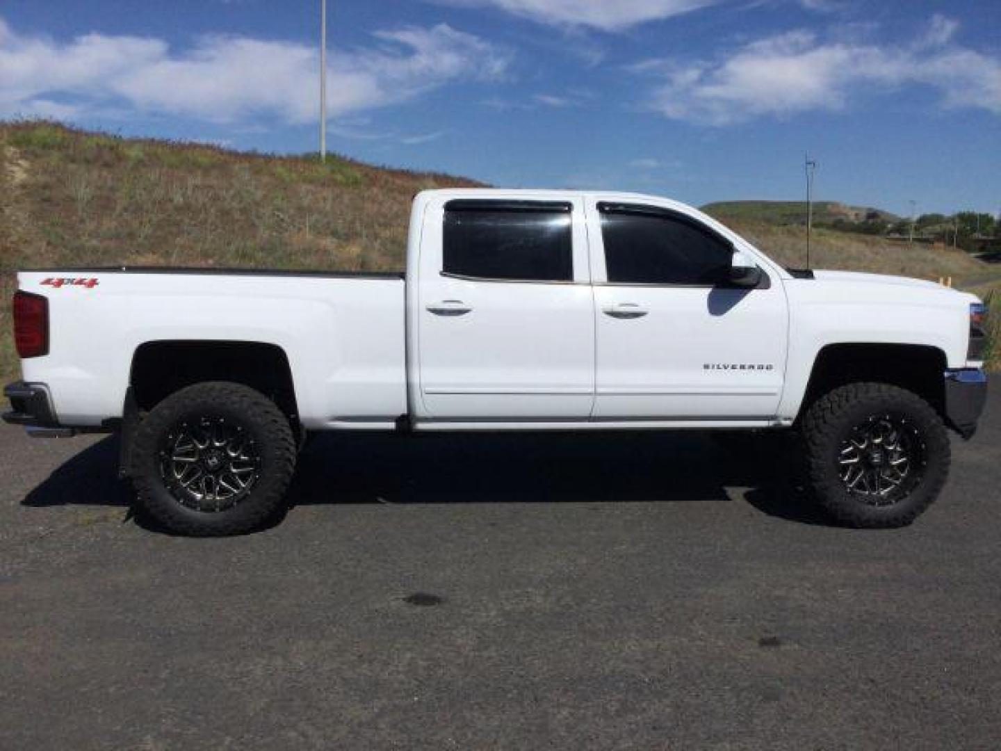 2018 Summit White /Jet Black, cloth Chevrolet Silverado 1500 LT Crew Cab Long Box 4WD (1GCUKREC1JF) with an 5.3L V8 OHV 16V engine, 6-Speed Automatic transmission, located at 1801 Main Street, Lewiston, 83501, (208) 743-9371, 46.417065, -117.004799 - Photo#16