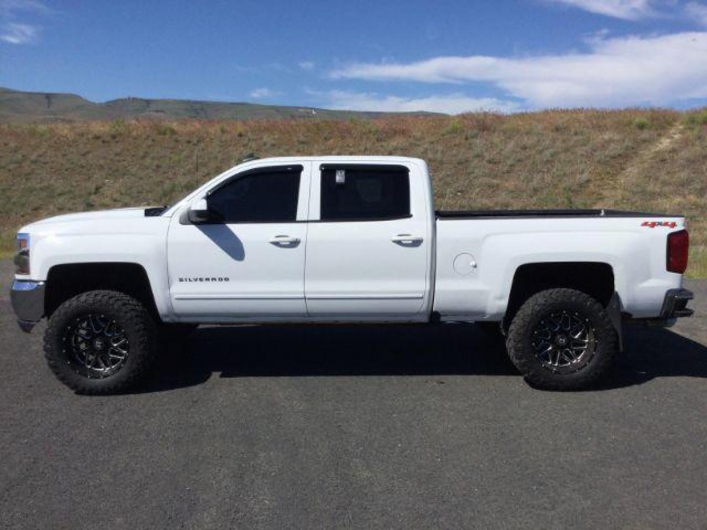 2018 Summit White /Jet Black, cloth Chevrolet Silverado 1500 LT Crew Cab Long Box 4WD (1GCUKREC1JF) with an 5.3L V8 OHV 16V engine, 6-Speed Automatic transmission, located at 1801 Main Street, Lewiston, 83501, (208) 743-9371, 46.417065, -117.004799 - Photo#1