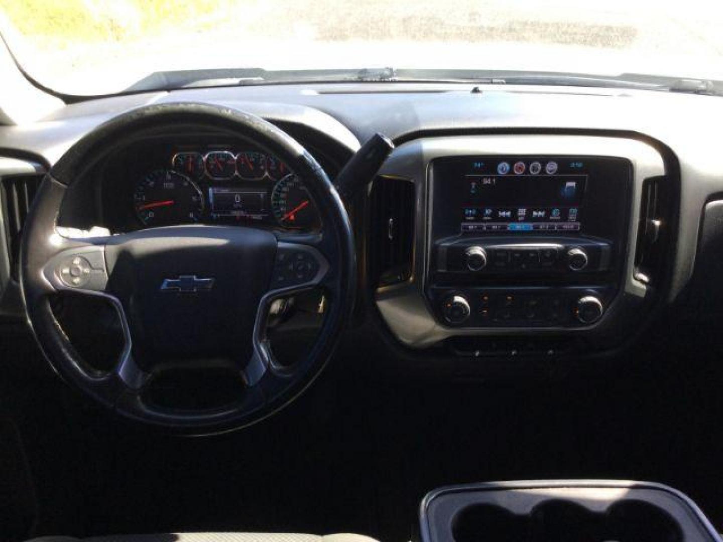 2018 Summit White /Jet Black, cloth Chevrolet Silverado 1500 LT Crew Cab Long Box 4WD (1GCUKREC1JF) with an 5.3L V8 OHV 16V engine, 6-Speed Automatic transmission, located at 1801 Main Street, Lewiston, 83501, (208) 743-9371, 46.417065, -117.004799 - Photo#19