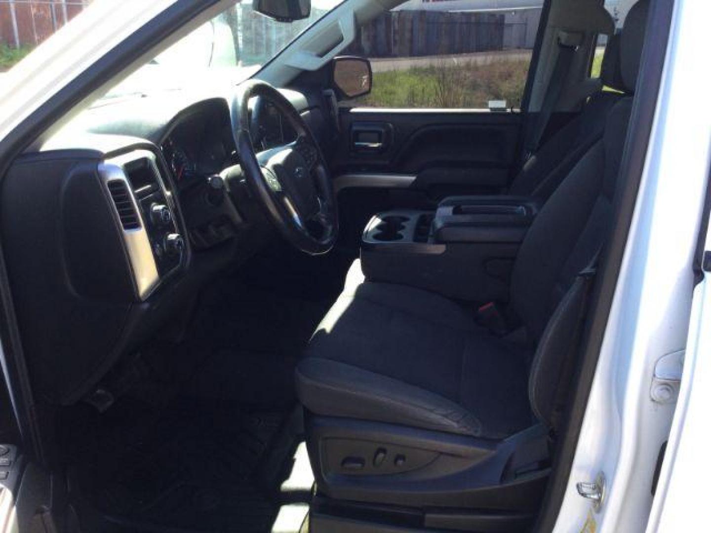 2018 Summit White /Jet Black, cloth Chevrolet Silverado 1500 LT Crew Cab Long Box 4WD (1GCUKREC1JF) with an 5.3L V8 OHV 16V engine, 6-Speed Automatic transmission, located at 1801 Main Street, Lewiston, 83501, (208) 743-9371, 46.417065, -117.004799 - Photo#3