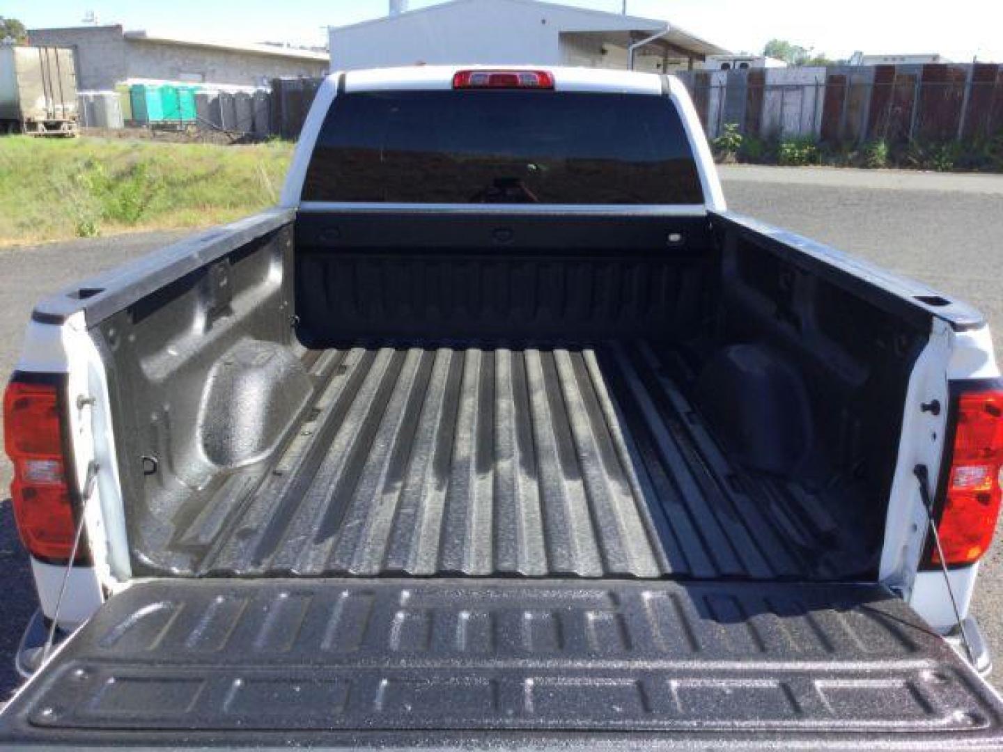 2018 Summit White /Jet Black, cloth Chevrolet Silverado 1500 LT Crew Cab Long Box 4WD (1GCUKREC1JF) with an 5.3L V8 OHV 16V engine, 6-Speed Automatic transmission, located at 1801 Main Street, Lewiston, 83501, (208) 743-9371, 46.417065, -117.004799 - Photo#7