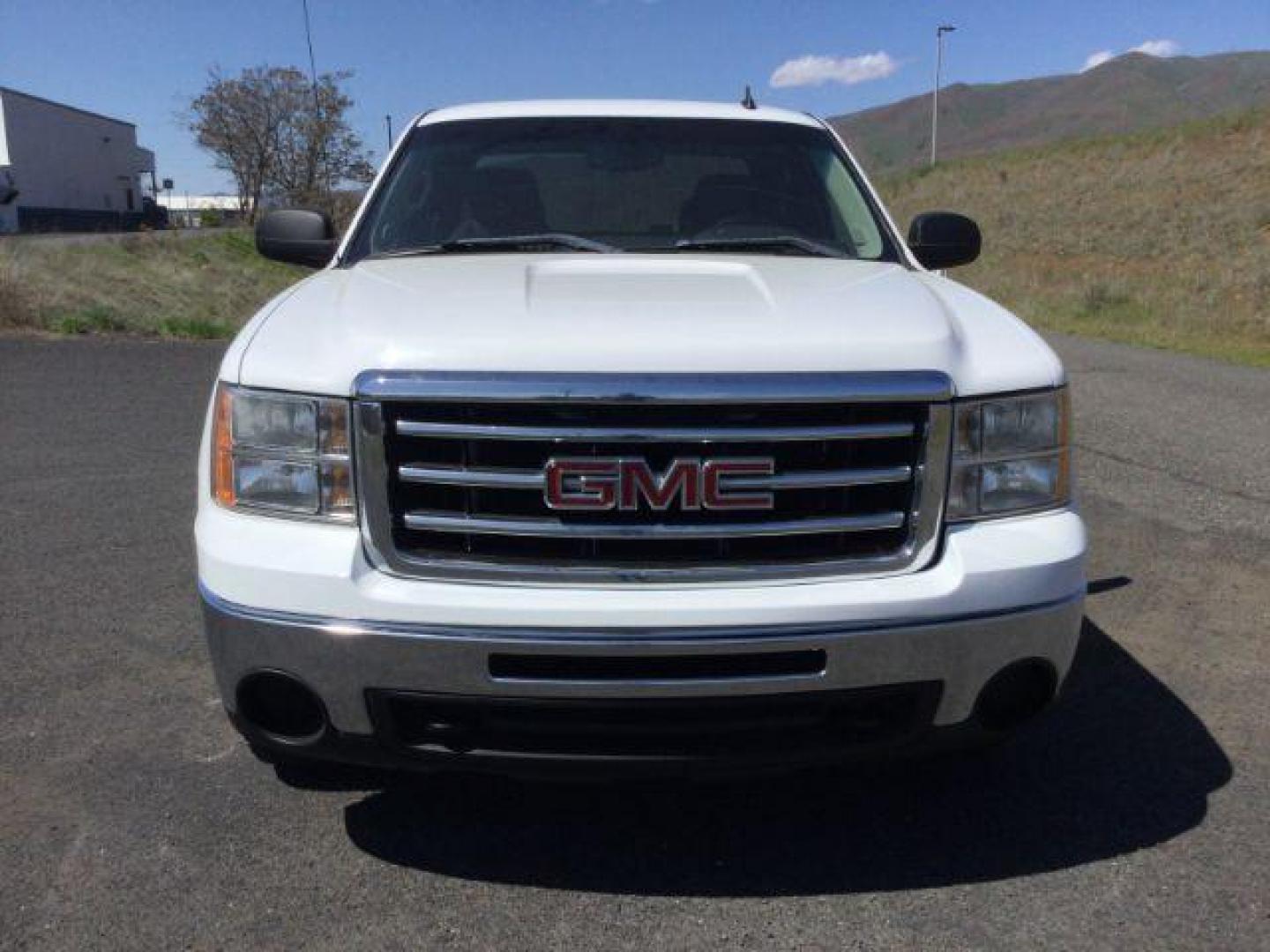 2013 Summit White /Ebony Cloth Interior GMC Sierra 1500 SLE Ext. Cab 4WD (1GTR2VE79DZ) with an 5.3L V8 OHV 16V FFV engine, 6-Speed Automatic transmission, located at 1801 Main Street, Lewiston, 83501, (208) 743-9371, 46.417065, -117.004799 - Photo#13