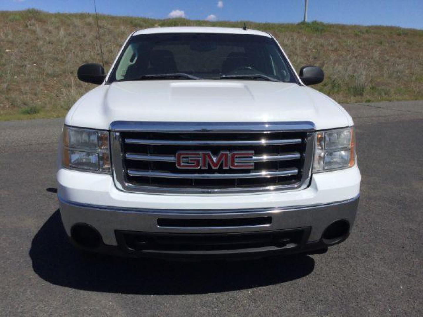 2013 Summit White /Ebony Cloth Interior GMC Sierra 1500 SLE Ext. Cab 4WD (1GTR2VE79DZ) with an 5.3L V8 OHV 16V FFV engine, 6-Speed Automatic transmission, located at 1801 Main Street, Lewiston, 83501, (208) 743-9371, 46.417065, -117.004799 - Photo#17