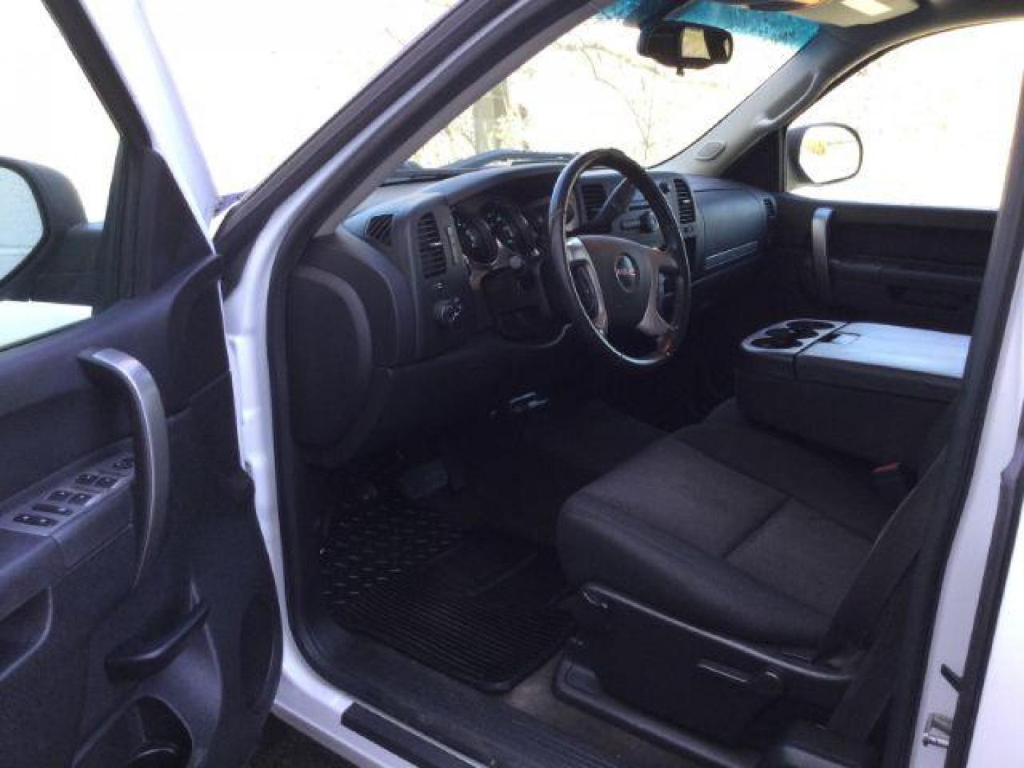 2013 Summit White /Ebony Cloth Interior GMC Sierra 1500 SLE Ext. Cab 4WD (1GTR2VE79DZ) with an 5.3L V8 OHV 16V FFV engine, 6-Speed Automatic transmission, located at 1801 Main Street, Lewiston, 83501, (208) 743-9371, 46.417065, -117.004799 - Photo#3