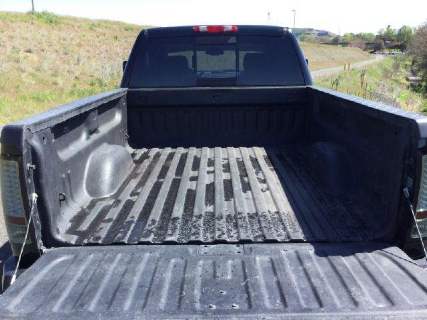 2011 Onyx Black /Ebony Leather Interior GMC Sierra 2500HD Denali Crew Cab 4WD (1GT125C88BF) with an 6.6L V8 OHV 32V TURBO DIESEL engine, 6-Speed Automatic transmission, located at 1801 Main Street, Lewiston, 83501, (208) 743-9371, 46.417065, -117.004799 - Photo#15