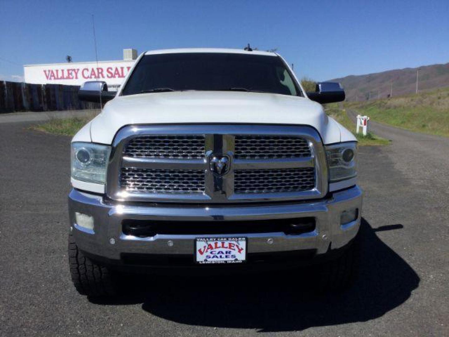 2016 Bright White Clear Coat/Bright Silver Metallic Cle /Black, leather RAM 2500 Laramie Crew Cab SWB 4WD (3C6UR5FL3GG) with an 6.7L L6 OHV 24V TURBO DIESEL engine, 6-Speed Automatic transmission, located at 1801 Main Street, Lewiston, 83501, (208) 743-9371, 46.417065, -117.004799 - Photo#13