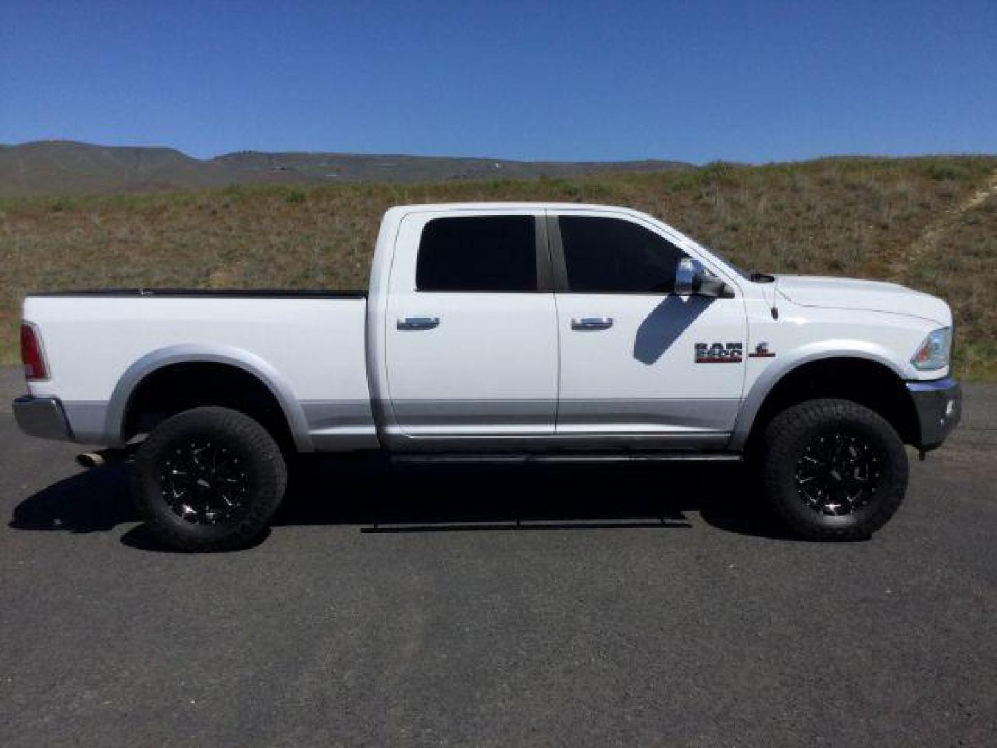 2016 Bright White Clear Coat/Bright Silver Metallic Cle /Black, leather RAM 2500 Laramie Crew Cab SWB 4WD (3C6UR5FL3GG) with an 6.7L L6 OHV 24V TURBO DIESEL engine, 6-Speed Automatic transmission, located at 1801 Main Street, Lewiston, 83501, (208) 743-9371, 46.417065, -117.004799 - Photo#15