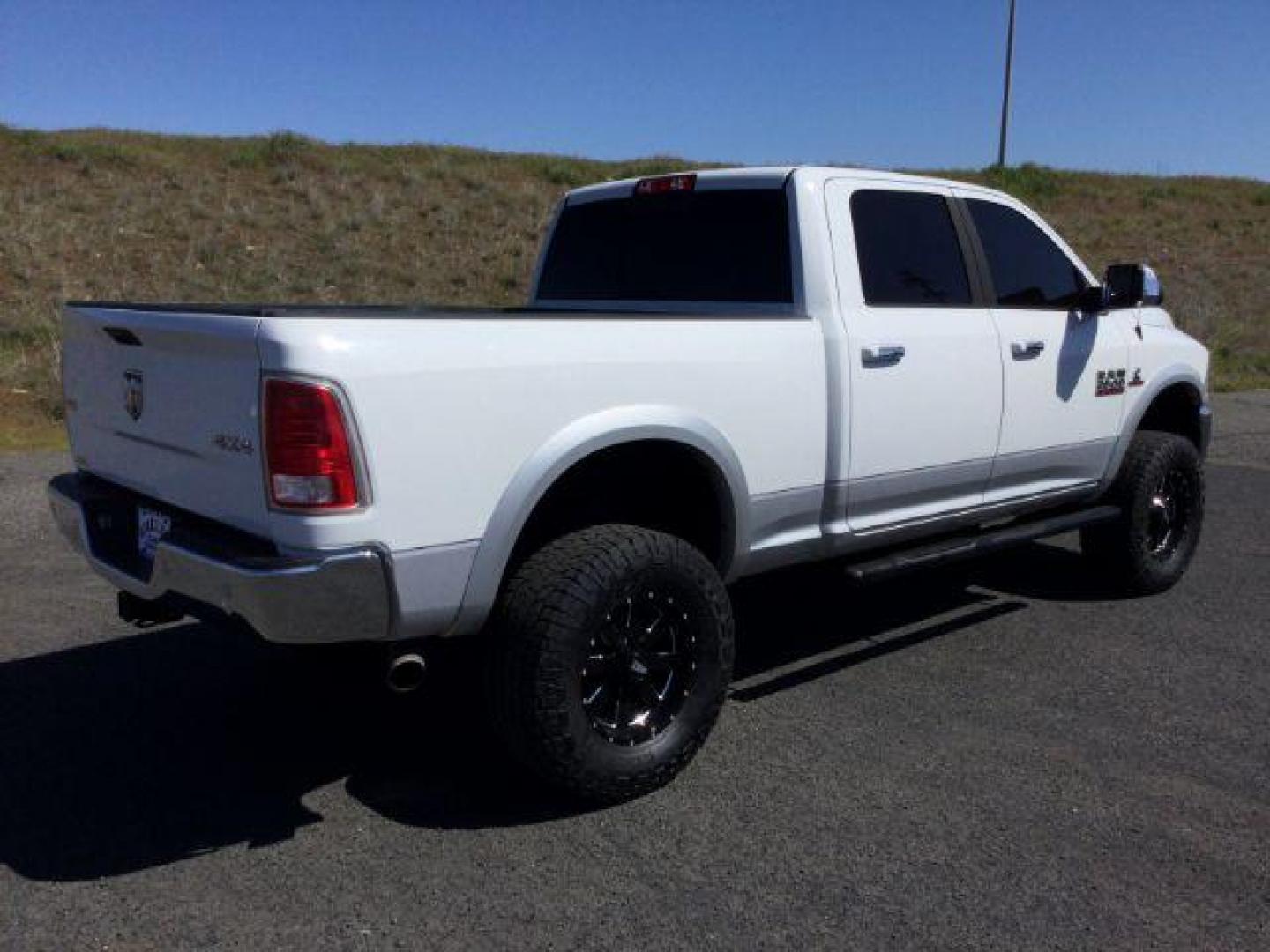 2016 Bright White Clear Coat/Bright Silver Metallic Cle /Black, leather RAM 2500 Laramie Crew Cab SWB 4WD (3C6UR5FL3GG) with an 6.7L L6 OHV 24V TURBO DIESEL engine, 6-Speed Automatic transmission, located at 1801 Main Street, Lewiston, 83501, (208) 743-9371, 46.417065, -117.004799 - Photo#16