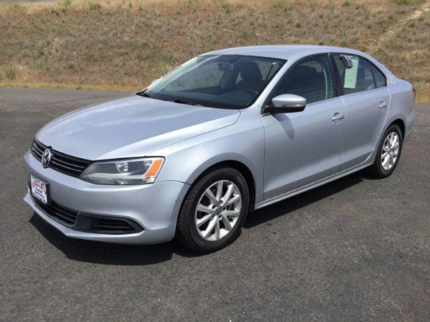 2013 Moonrock Silver Metallic /Titan Black Volkswagen Jetta SE (3VWDP7AJ4DM) with an 2.5L L5 DOHC 20V engine, 6-Speed Automatic transmission, located at 1801 Main Street, Lewiston, 83501, (208) 743-9371, 46.417065, -117.004799 - Photo#0