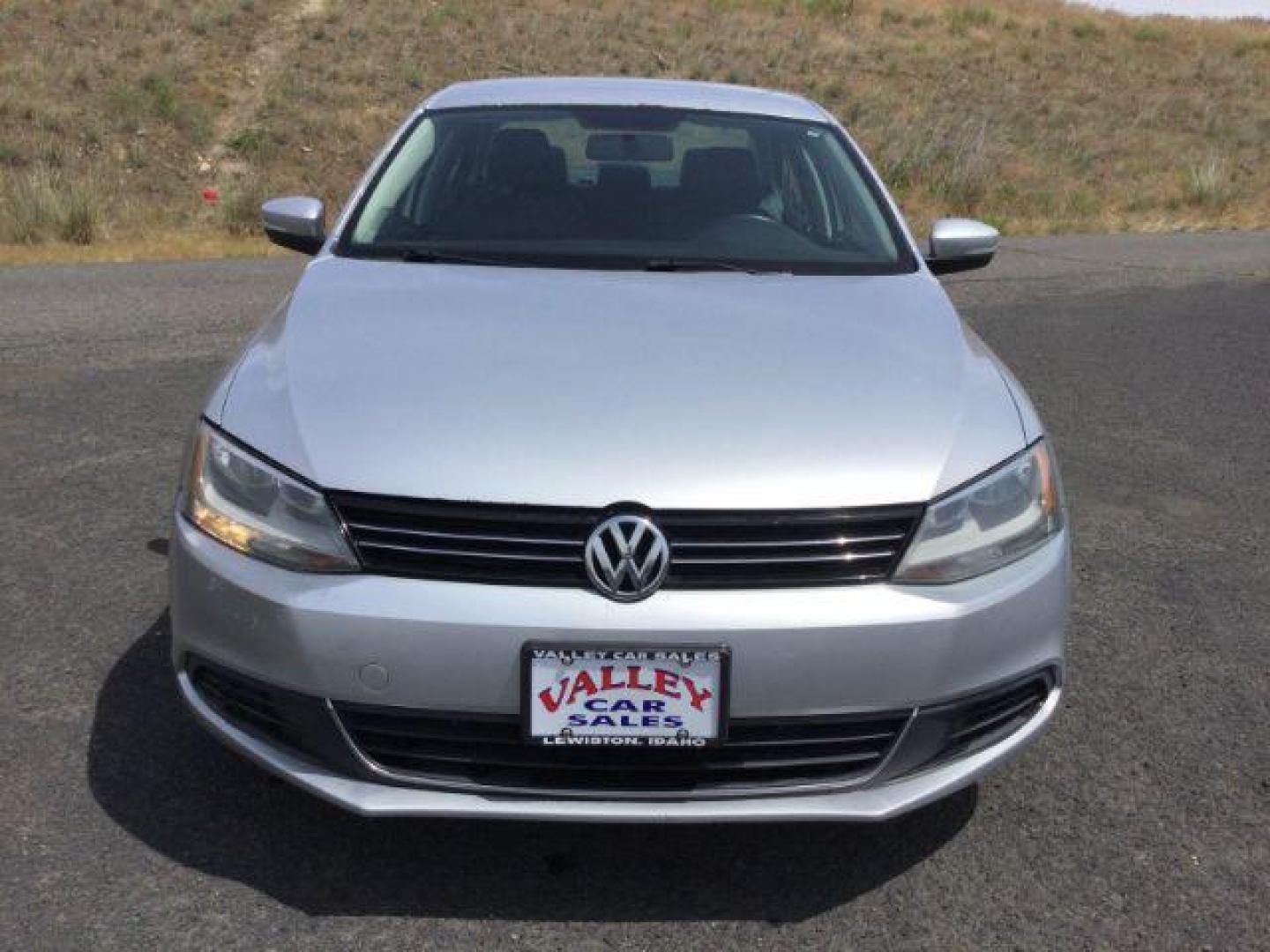 2013 Moonrock Silver Metallic /Titan Black Volkswagen Jetta SE (3VWDP7AJ4DM) with an 2.5L L5 DOHC 20V engine, 6-Speed Automatic transmission, located at 1801 Main Street, Lewiston, 83501, (208) 743-9371, 46.417065, -117.004799 - Photo#16