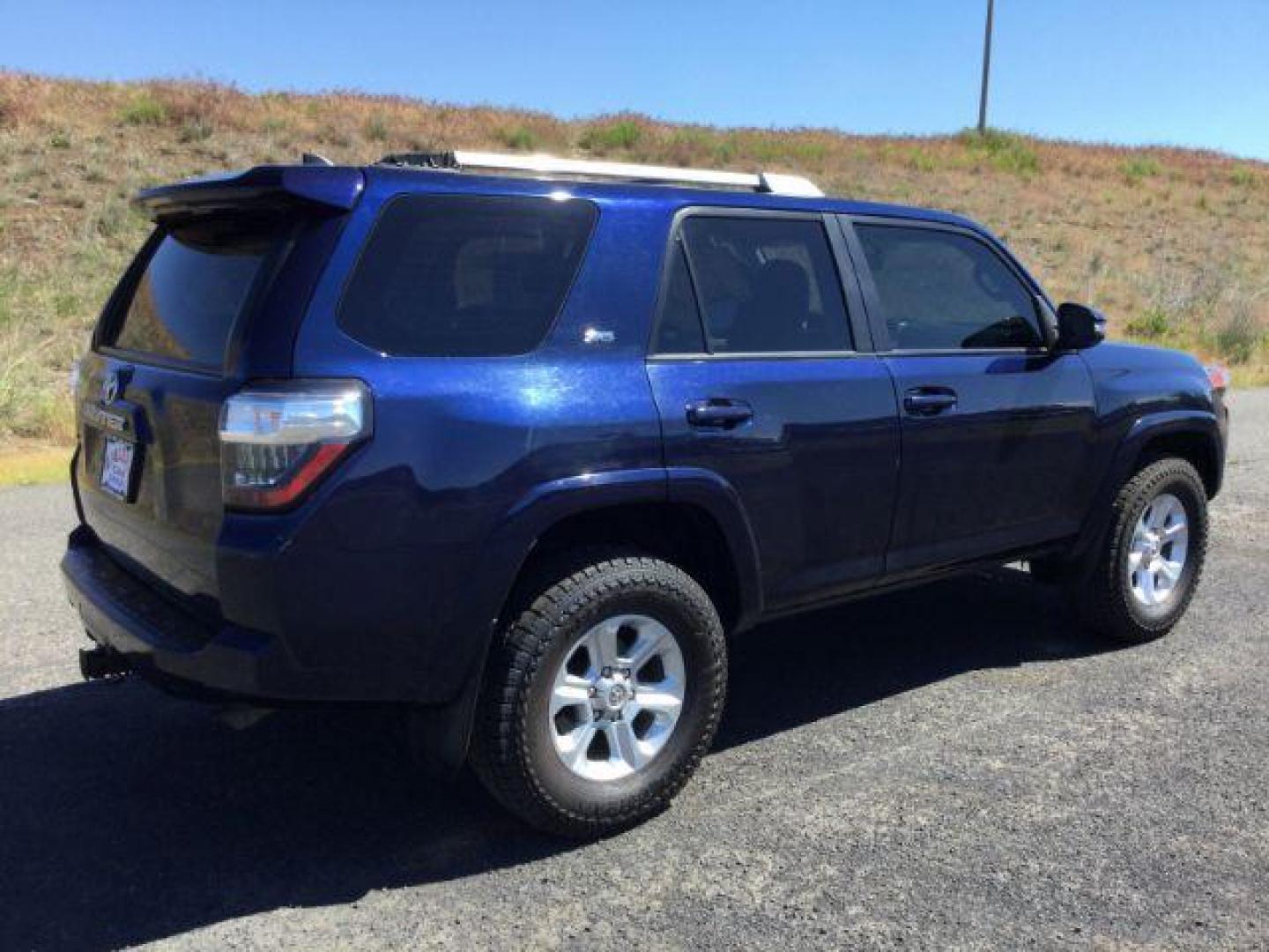 2017 Nautical Blue Metallic /BLACK LEATHER Toyota 4Runner SR5 Premium 4wd (JTEBU5JR3H5) with an 4.0L V6 DOHC 24V engine, 5-Speed Automatic transmission, located at 1801 Main Street, Lewiston, 83501, (208) 743-9371, 46.417065, -117.004799 - Photo#18