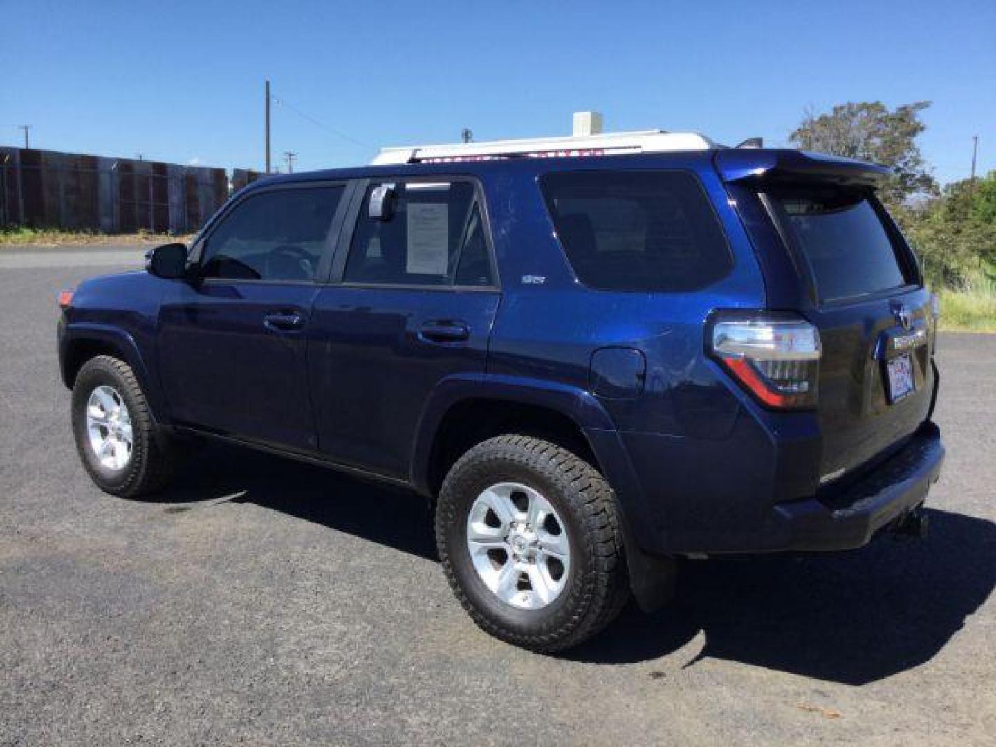 2017 Nautical Blue Metallic /BLACK LEATHER Toyota 4Runner SR5 Premium 4wd (JTEBU5JR3H5) with an 4.0L V6 DOHC 24V engine, 5-Speed Automatic transmission, located at 1801 Main Street, Lewiston, 83501, (208) 743-9371, 46.417065, -117.004799 - Photo#2