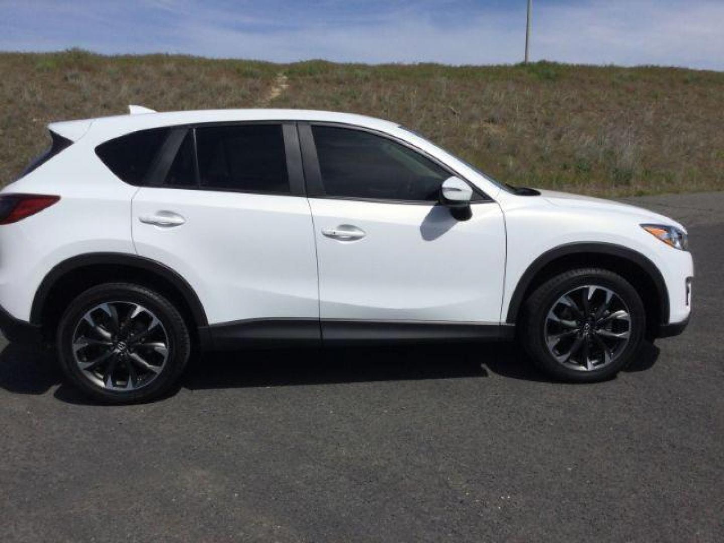 2016 White Platinum Metallic Mazda CX-5 SPORT UTILITY 4-DR (JM3KE4DY2G0) with an 2.5L L4 DOHC 16V engine, 6-Speed Automatic transmission, located at 1801 Main Street, Lewiston, 83501, (208) 743-9371, 46.417065, -117.004799 - Photo#9