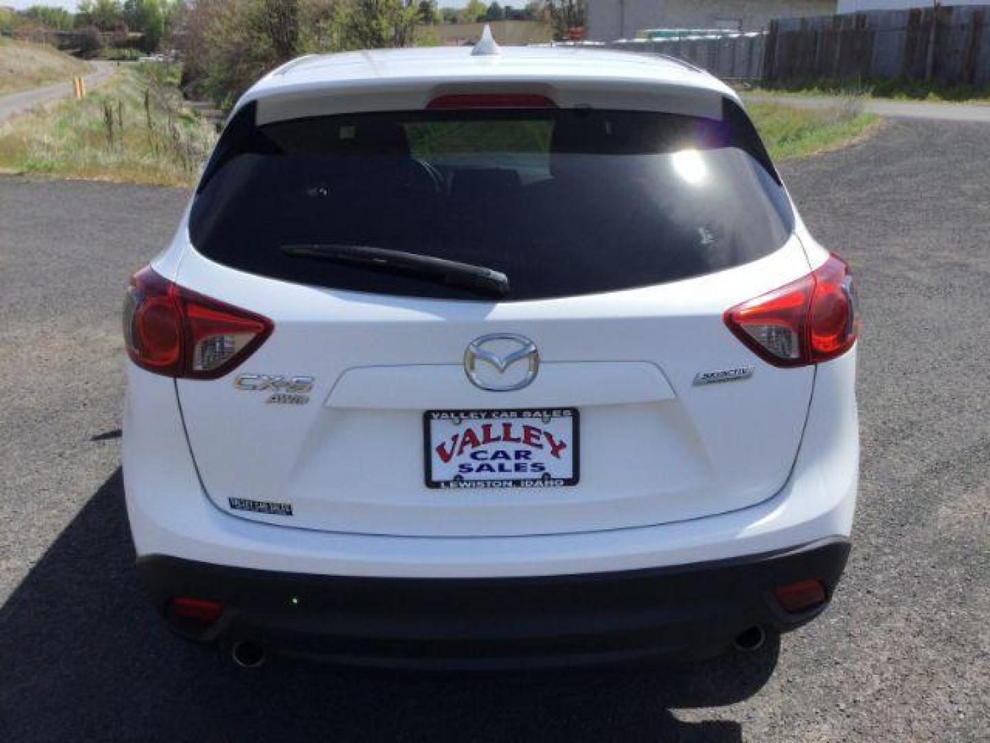 2016 White Platinum Metallic Mazda CX-5 SPORT UTILITY 4-DR (JM3KE4DY2G0) with an 2.5L L4 DOHC 16V engine, 6-Speed Automatic transmission, located at 1801 Main Street, Lewiston, 83501, (208) 743-9371, 46.417065, -117.004799 - Photo#12