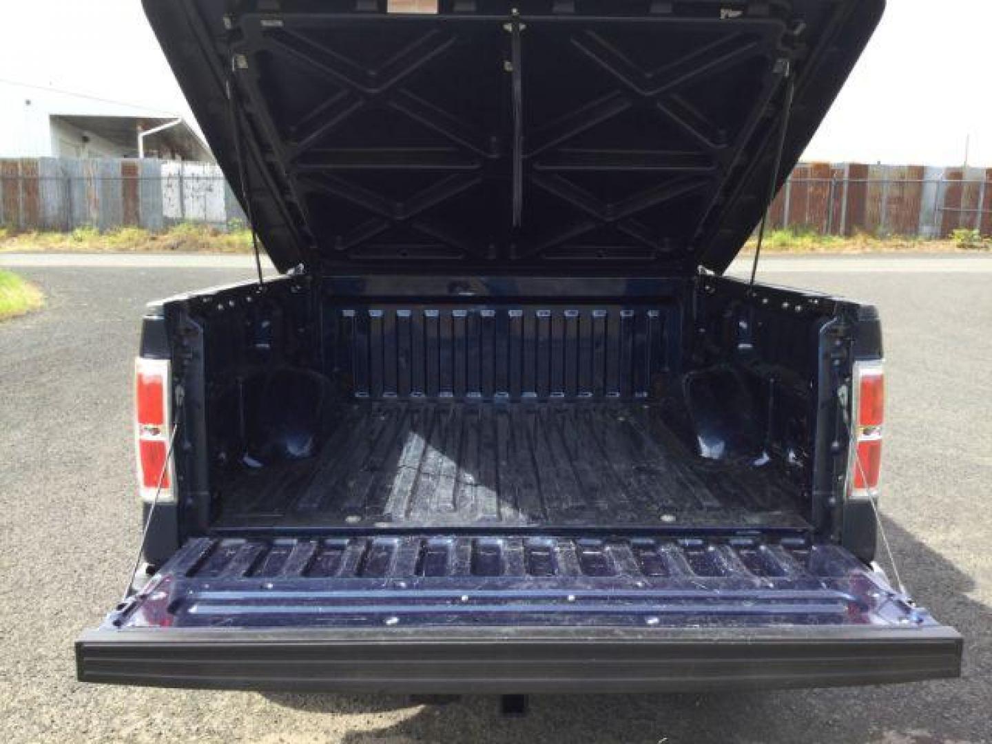 2013 BLUE /GRAY CLOTH Ford F-150 XLT SuperCrew 5.5-ft. Bed 4WD (1FTFW1ET6DF) with an 3.5L V6 TURBO engine, 6-Speed Automatic transmission, located at 1801 Main Street, Lewiston, 83501, (208) 743-9371, 46.417065, -117.004799 - Photo#10