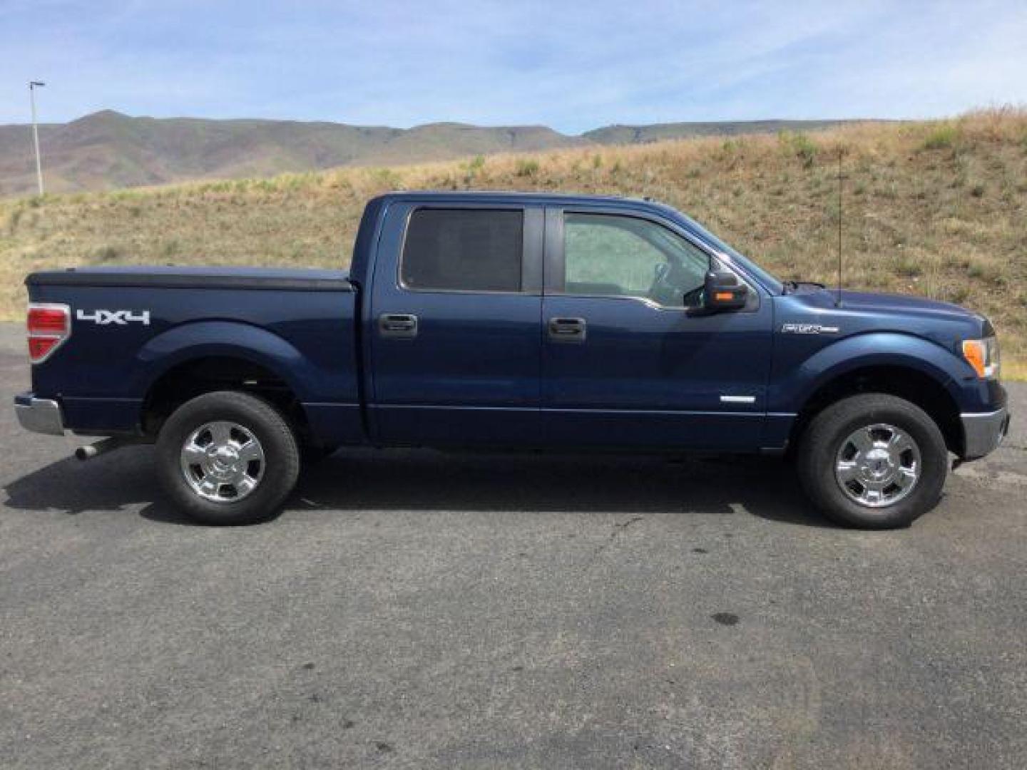 2013 BLUE /GRAY CLOTH Ford F-150 XLT SuperCrew 5.5-ft. Bed 4WD (1FTFW1ET6DF) with an 3.5L V6 TURBO engine, 6-Speed Automatic transmission, located at 1801 Main Street, Lewiston, 83501, (208) 743-9371, 46.417065, -117.004799 - Photo#12